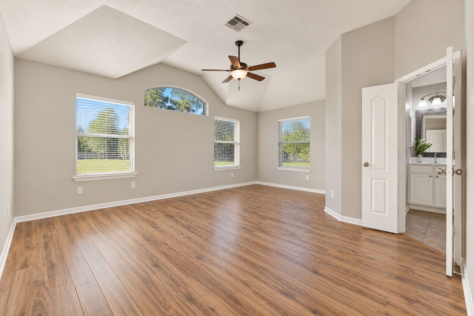 4719 Waterhaven Lane Property Photo 4