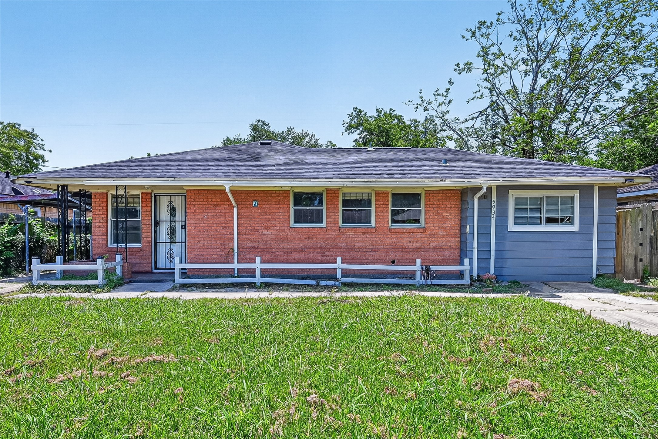 3918 Tavenor Lane Property Photo 1