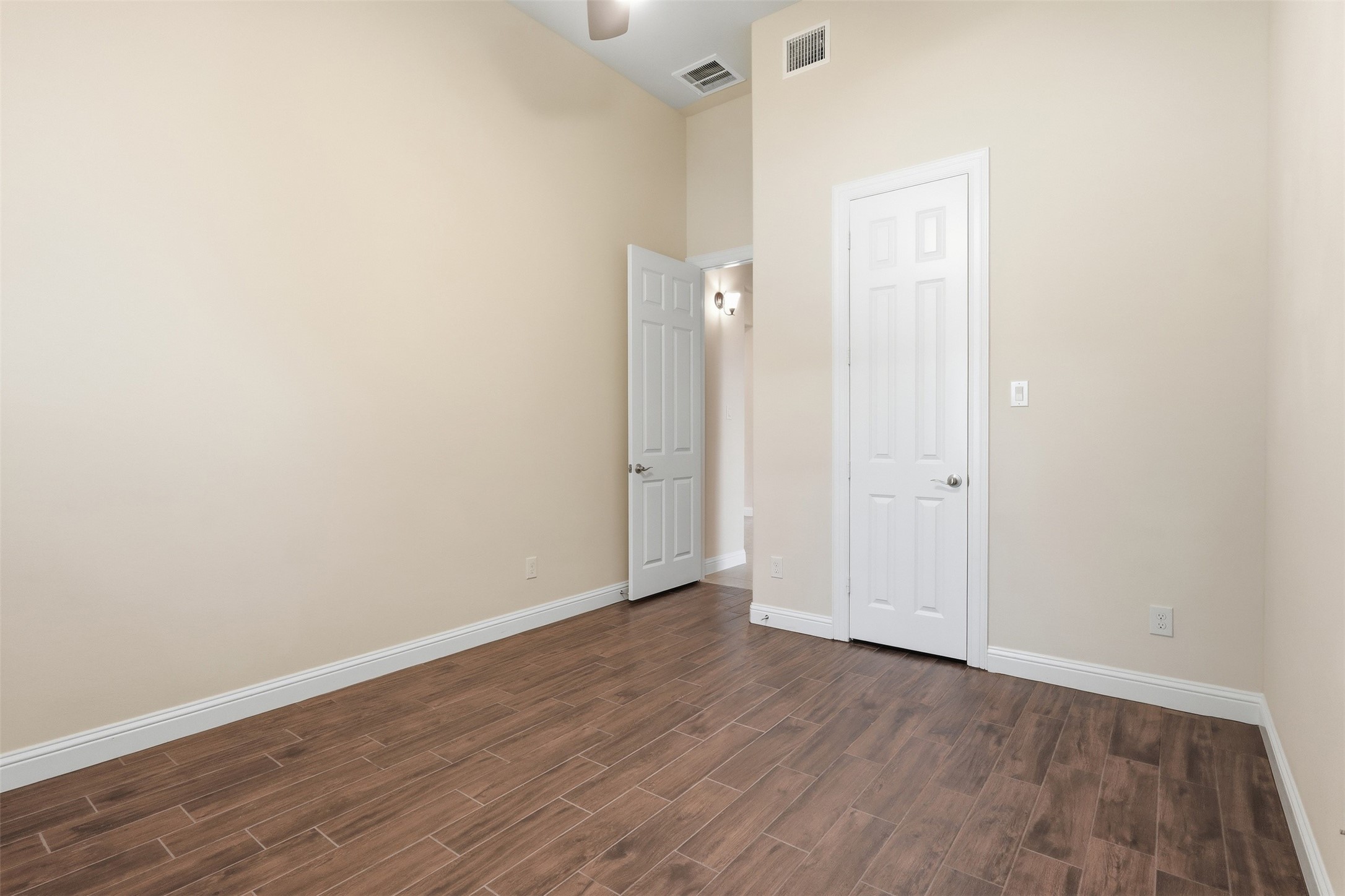 9806 Reflection Point Drive Property Photo 13