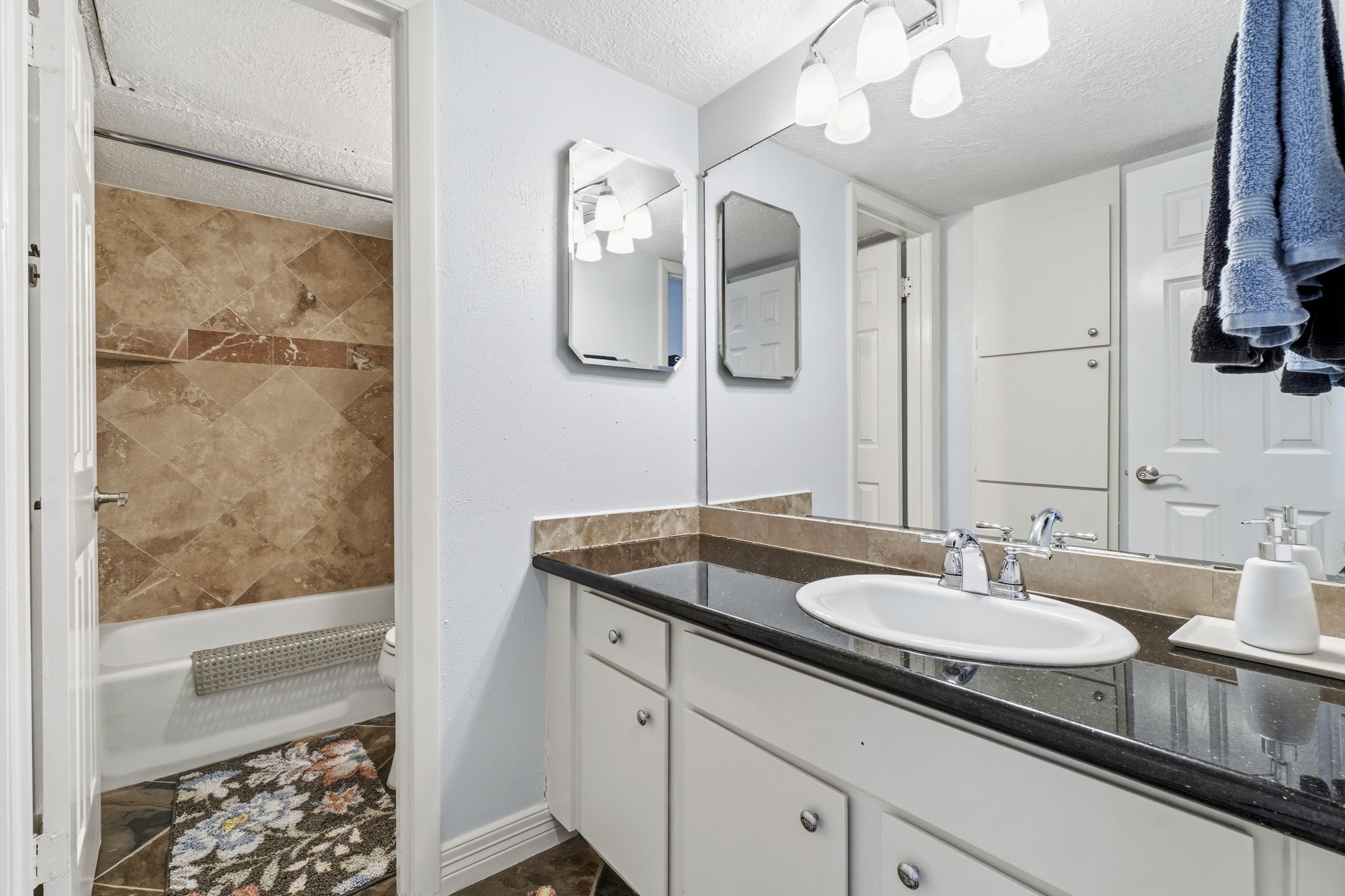 12600 Melville Drive 102a Property Photo 14