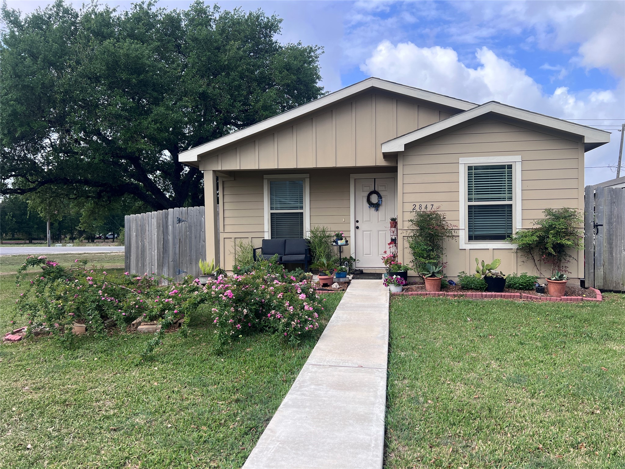 2847 Golf Crest Drive Property Photo 1