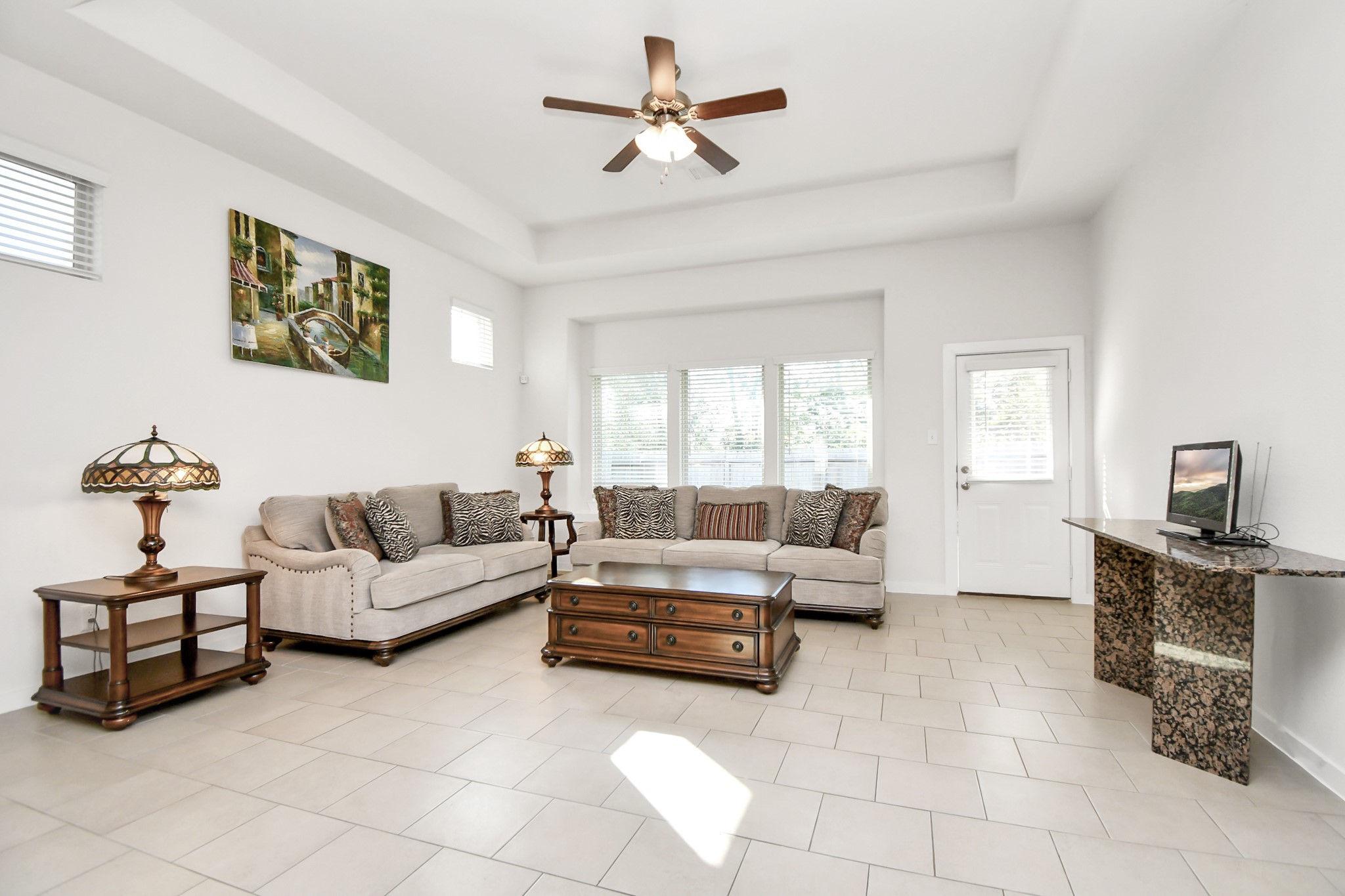 6822 Spring Vale Drive Property Photo 6