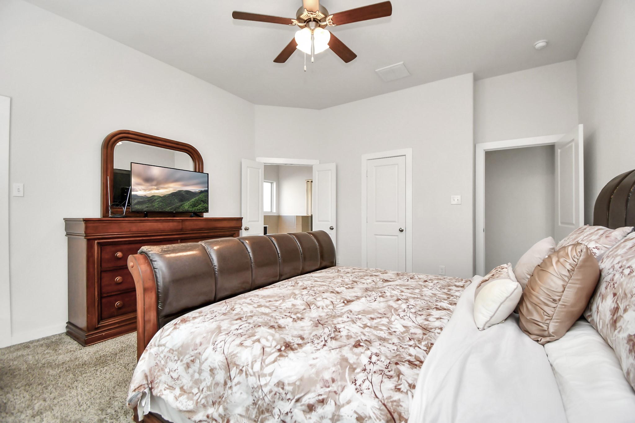 6822 Spring Vale Drive Property Photo 17