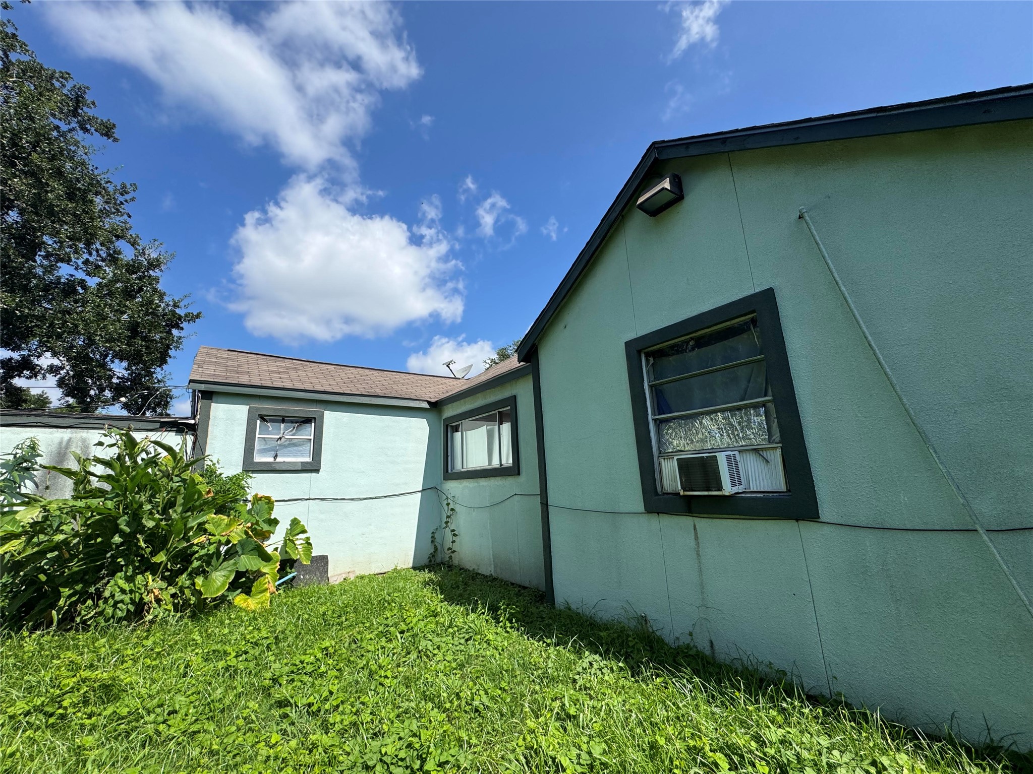 4512 Kingsbury Street Property Photo 2