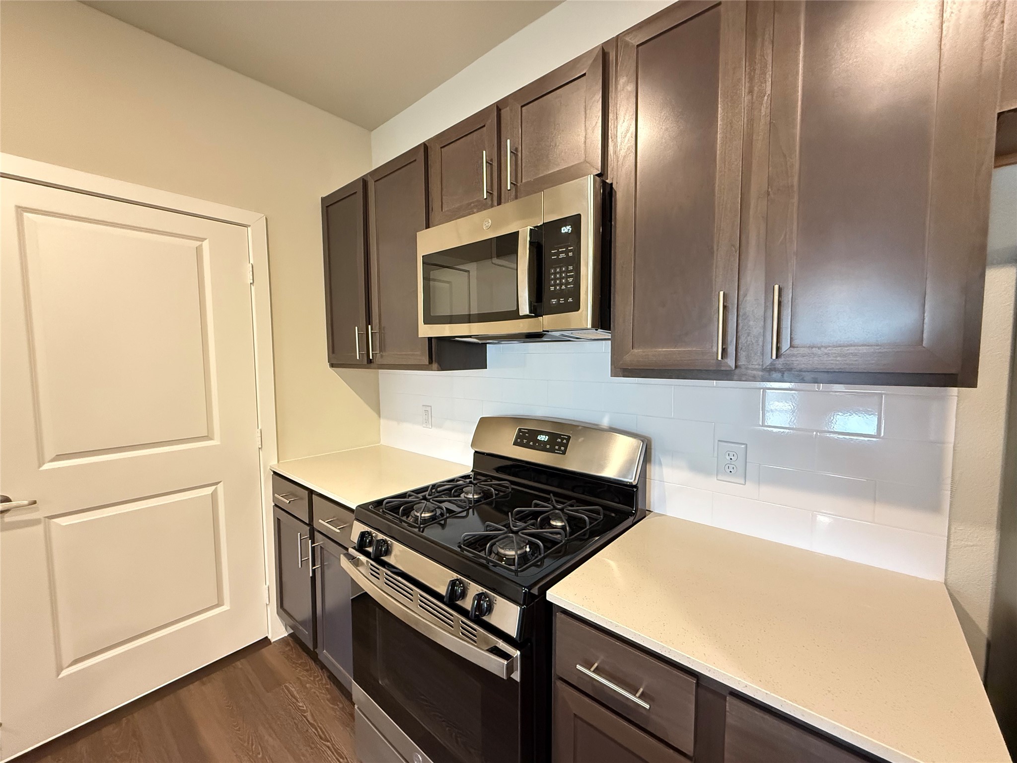 2102 Antoine Drive B2 Property Photo 2