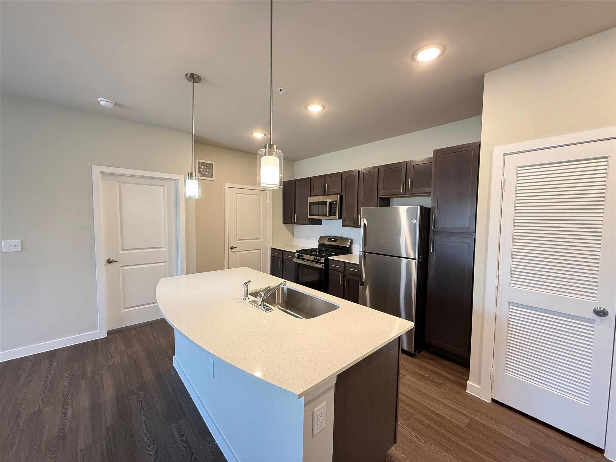 2102 Antoine Drive B2 Property Photo 3