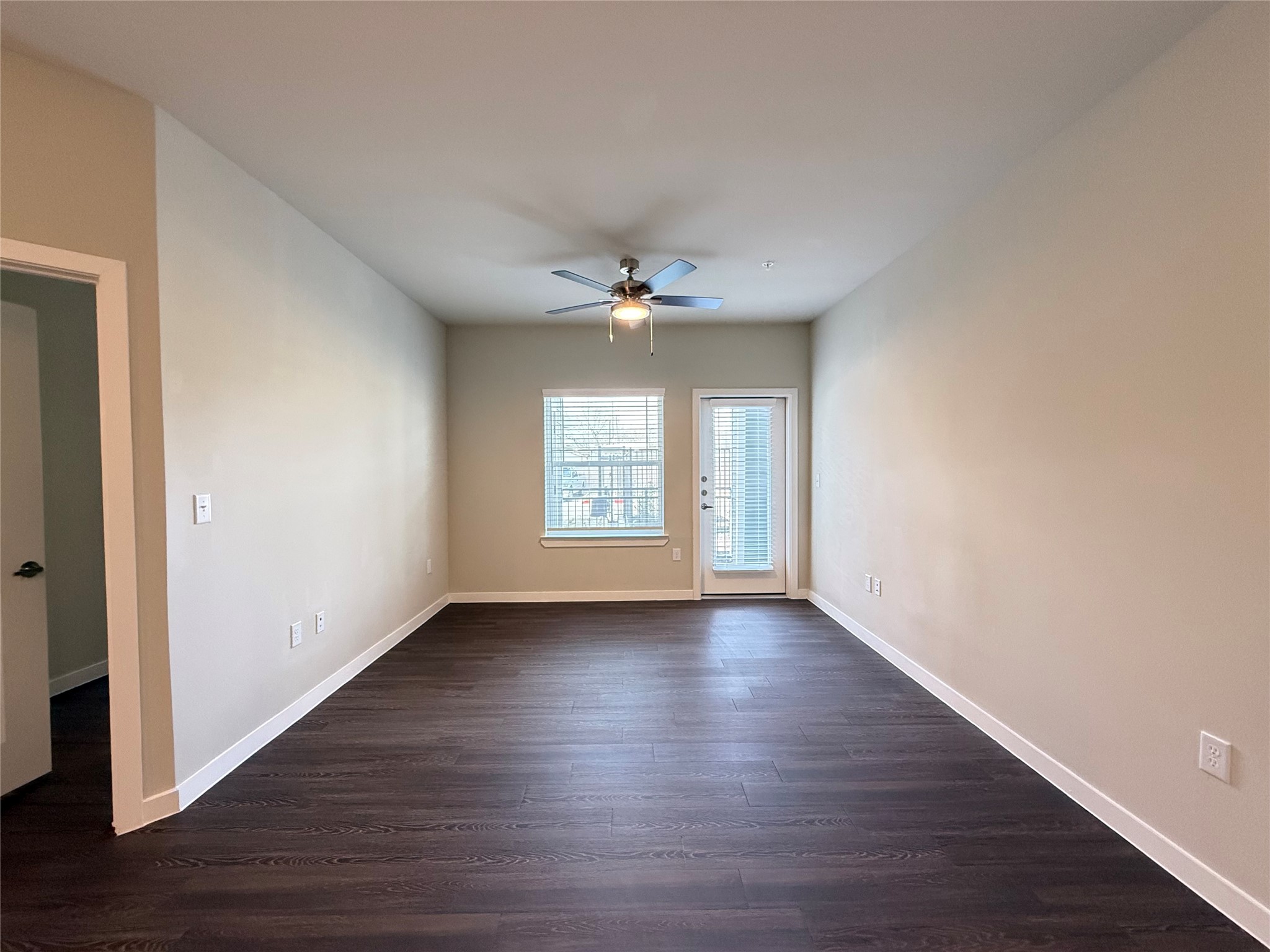 2102 Antoine Drive B2 Property Photo 4