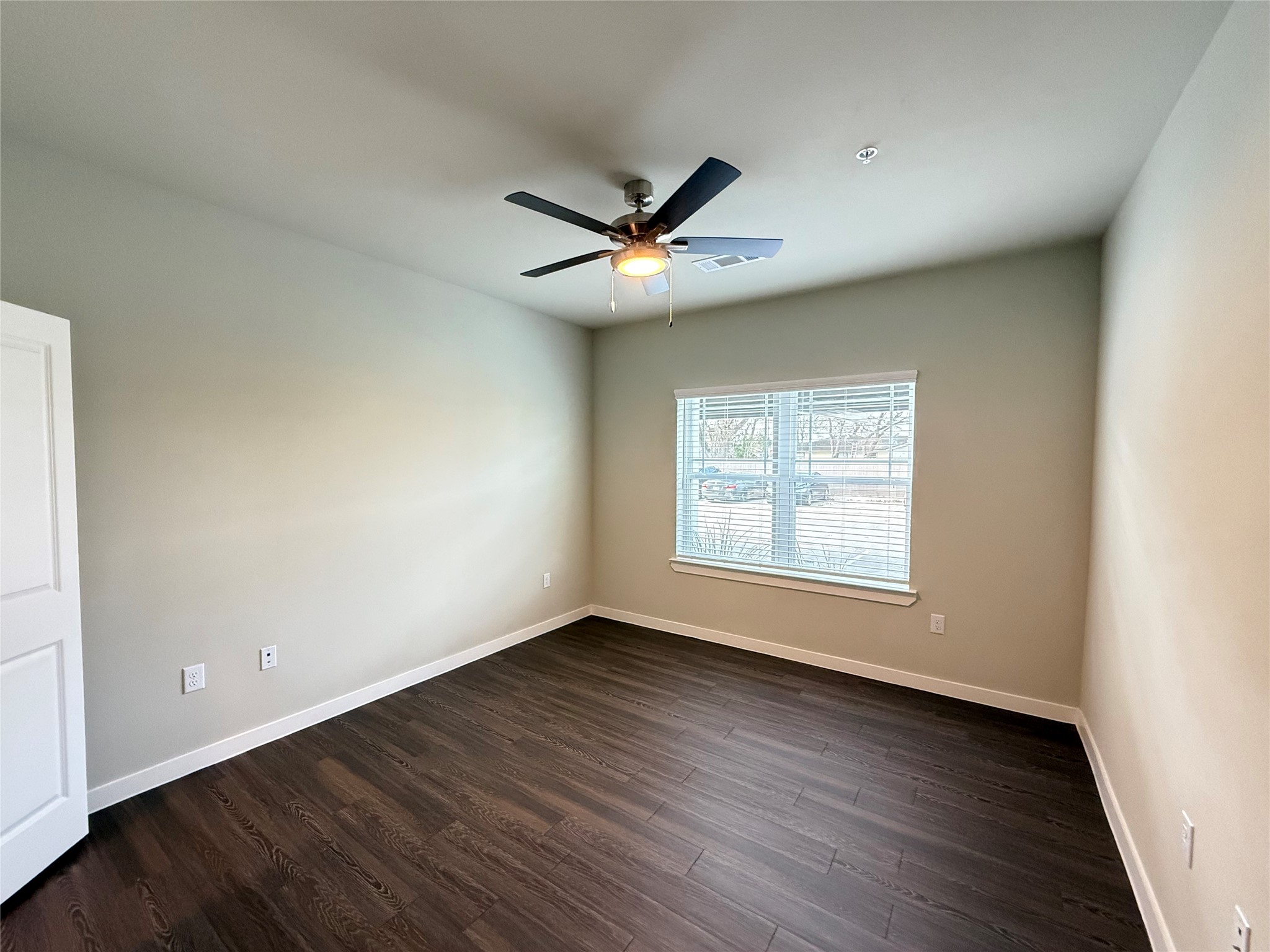 2102 Antoine Drive B2 Property Photo 5