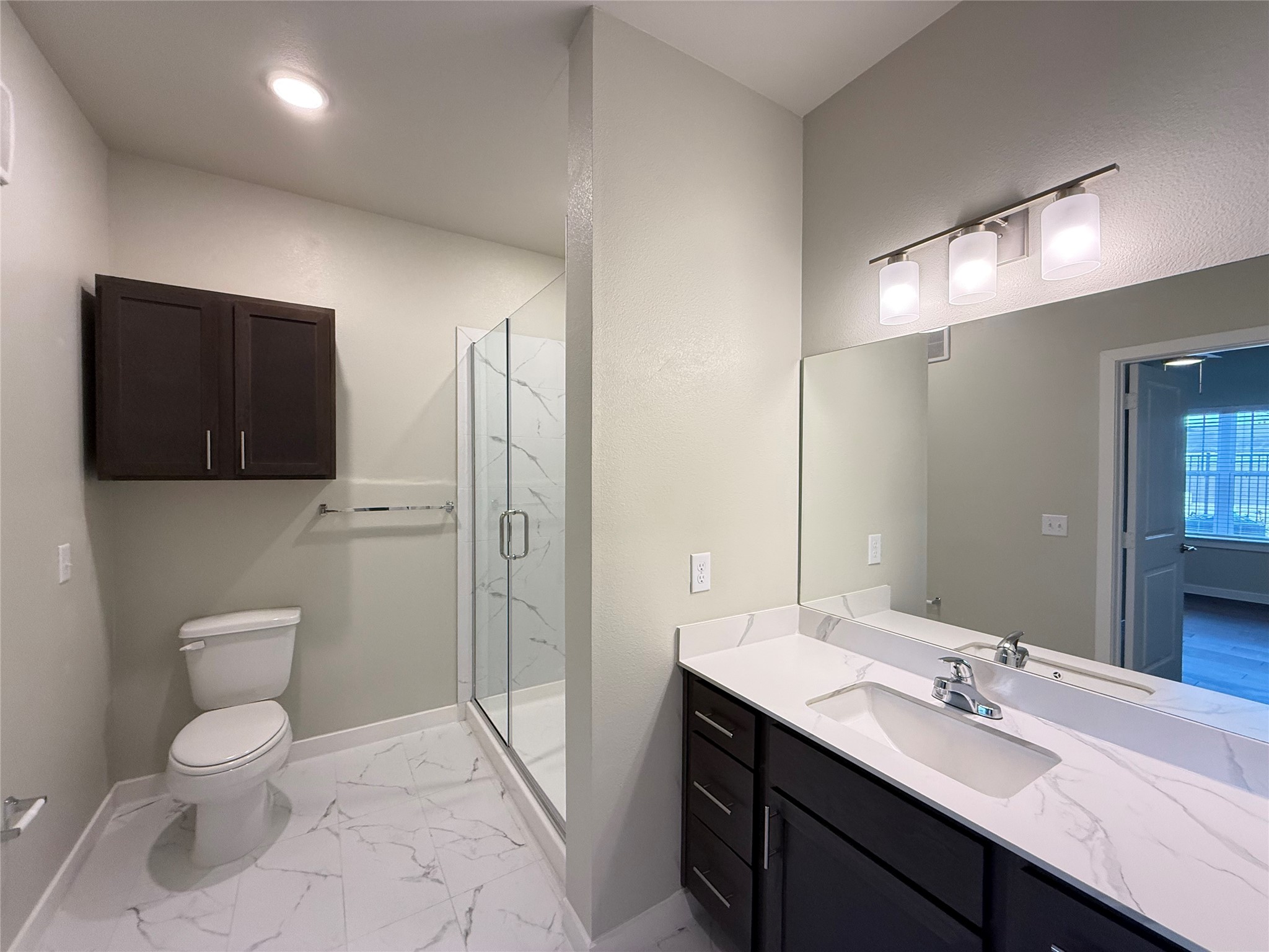 2102 Antoine Drive B2 Property Photo 6