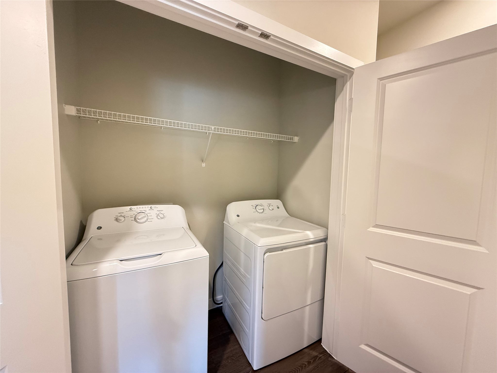 2102 Antoine Drive B2 Property Photo 9