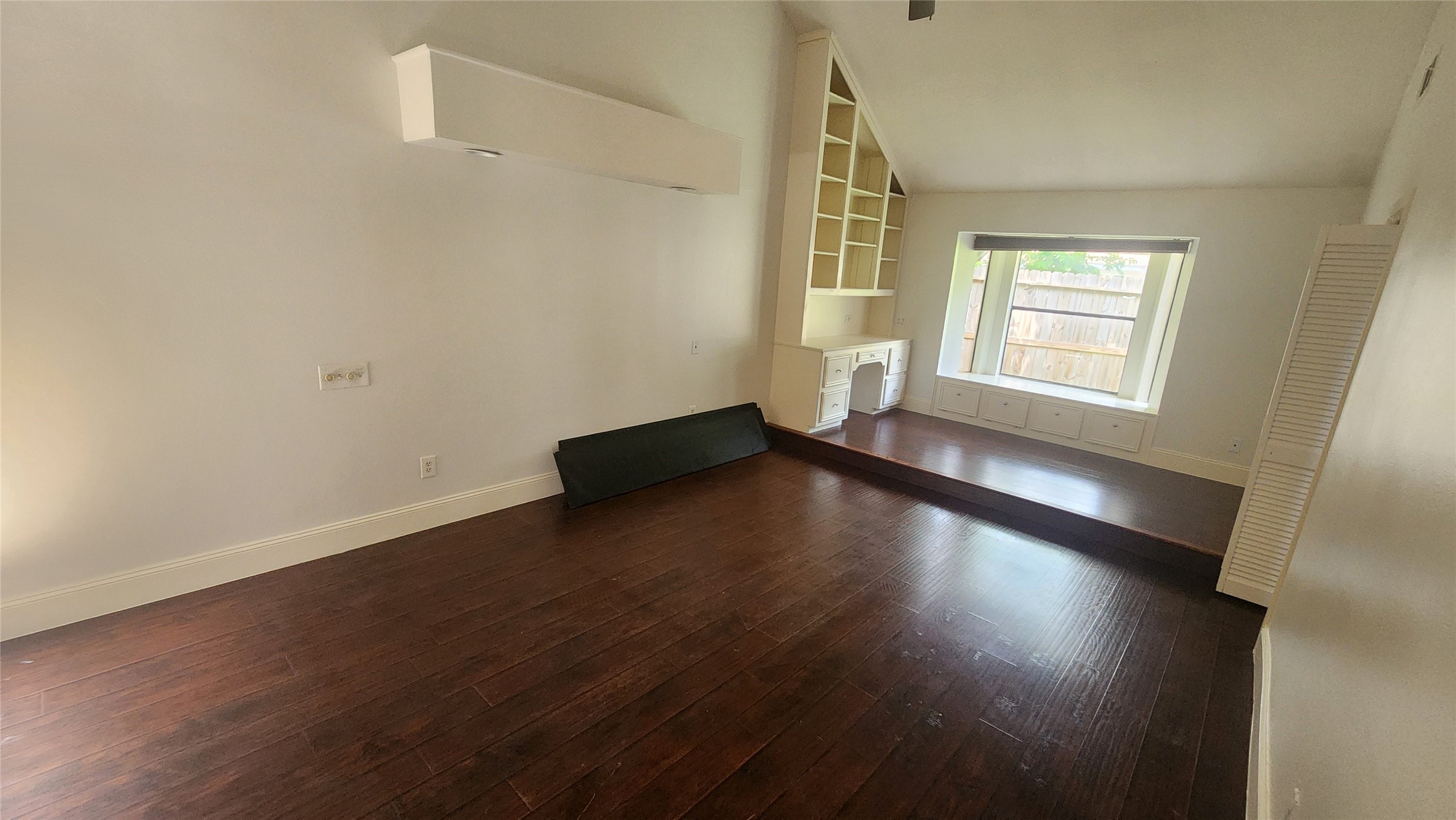 2127 Manor Green Drive Property Photo 13