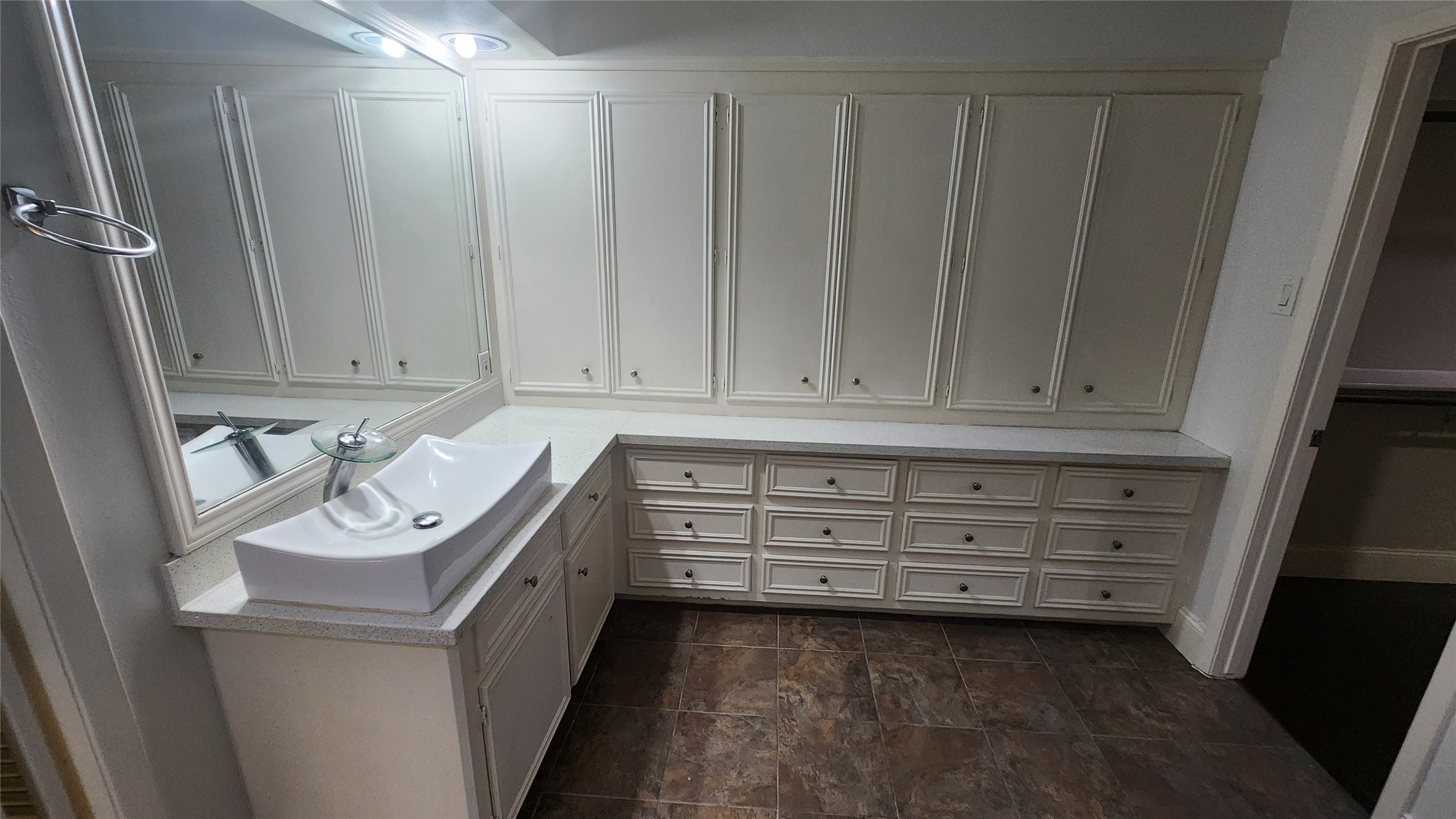 2127 Manor Green Drive Property Photo 19