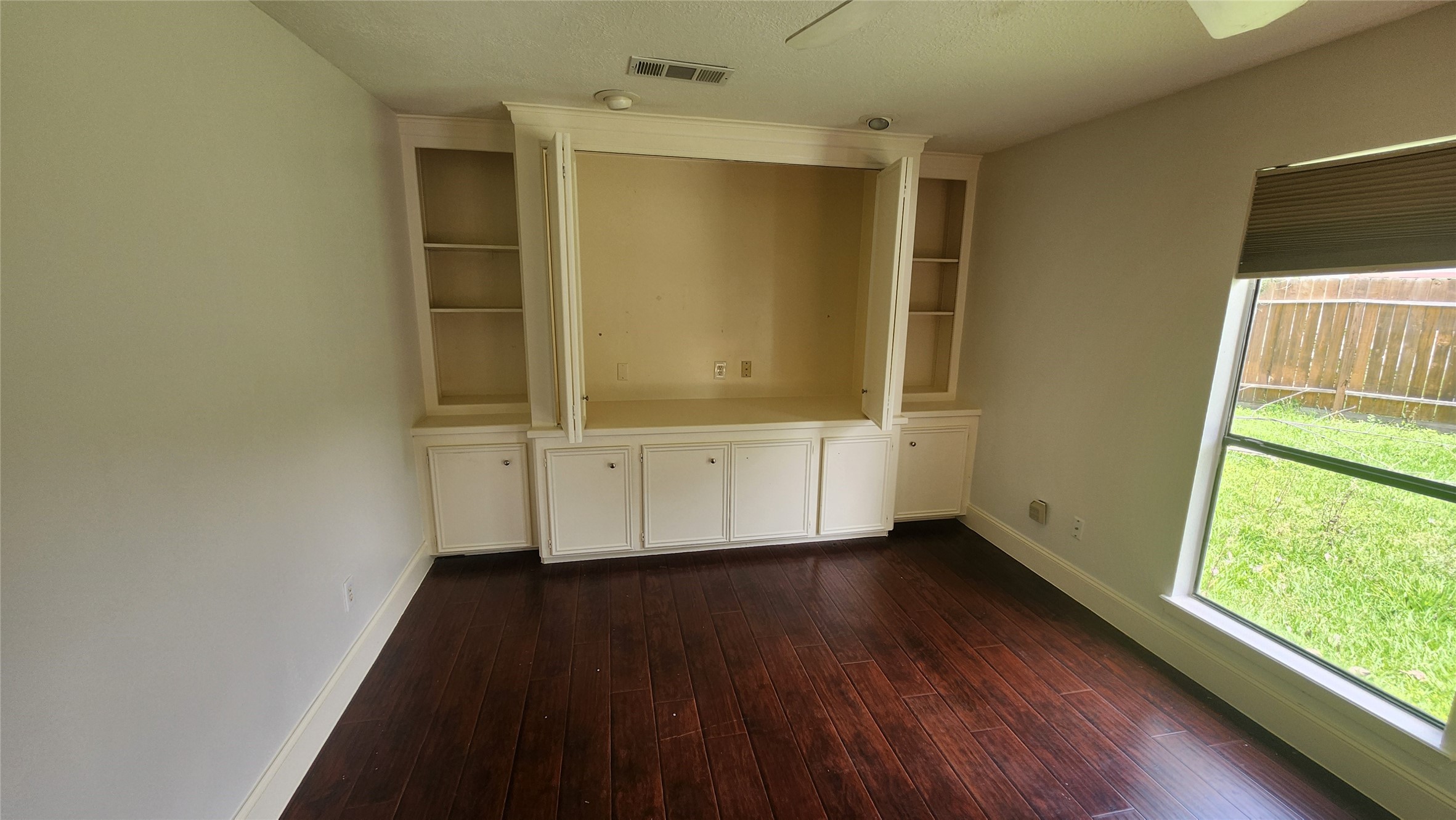 2127 Manor Green Drive Property Photo 26