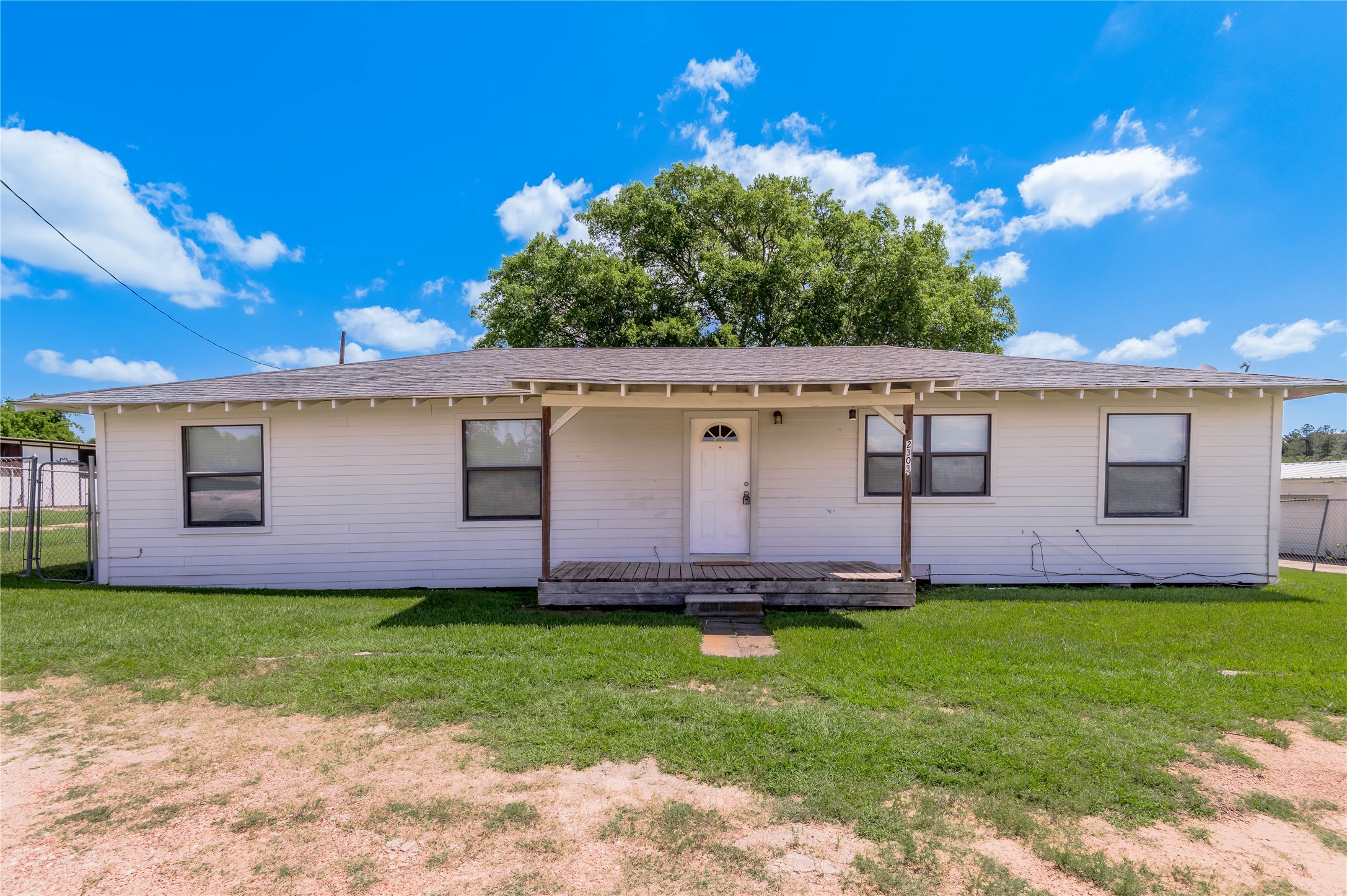 2303 State Highway 19 C Property Photo 1