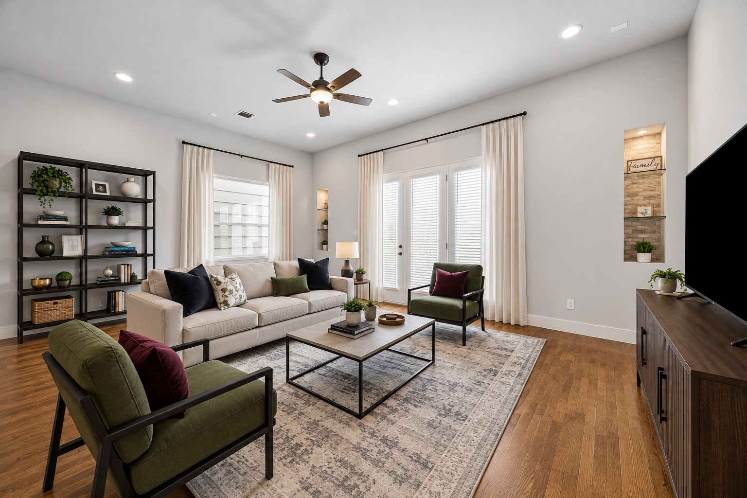 864 Wakefield Drive E Property Photo 1