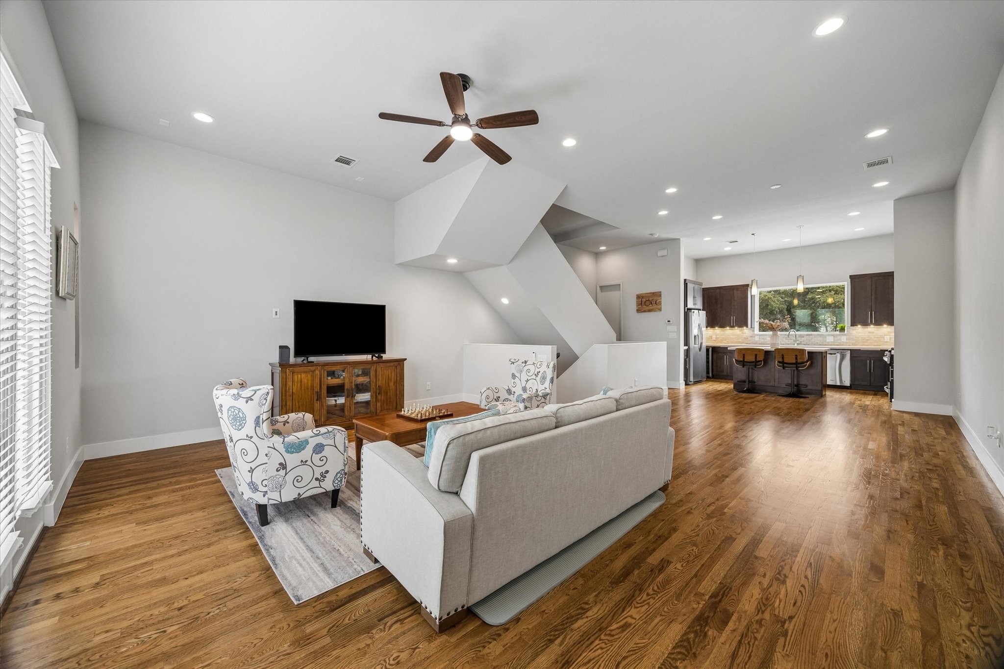 864 Wakefield Drive E Property Photo 8