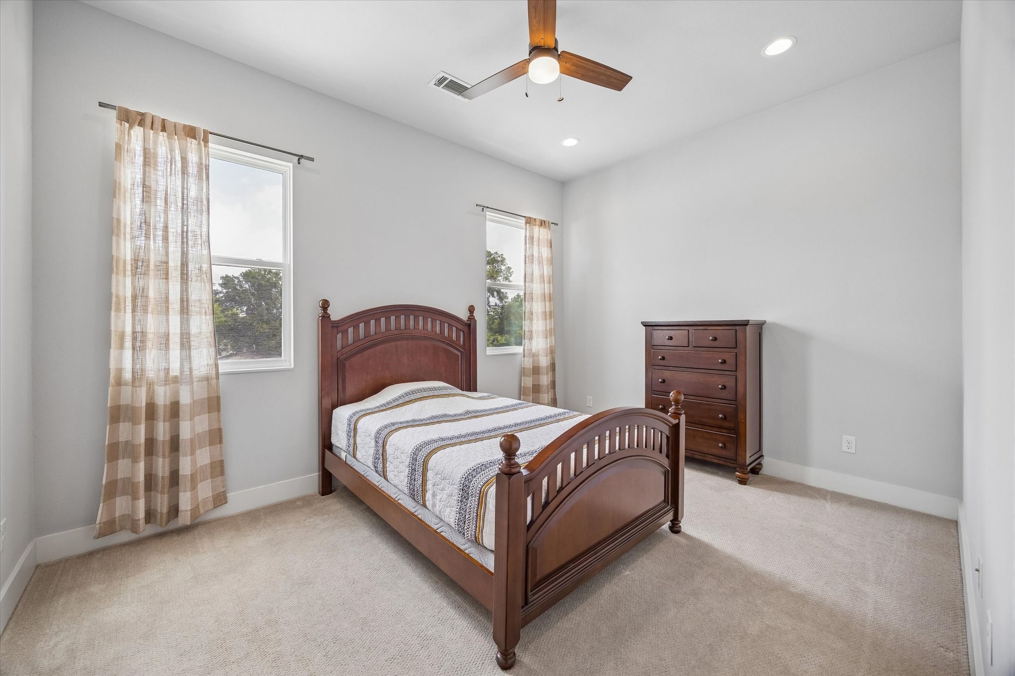 864 Wakefield Drive E Property Photo 20