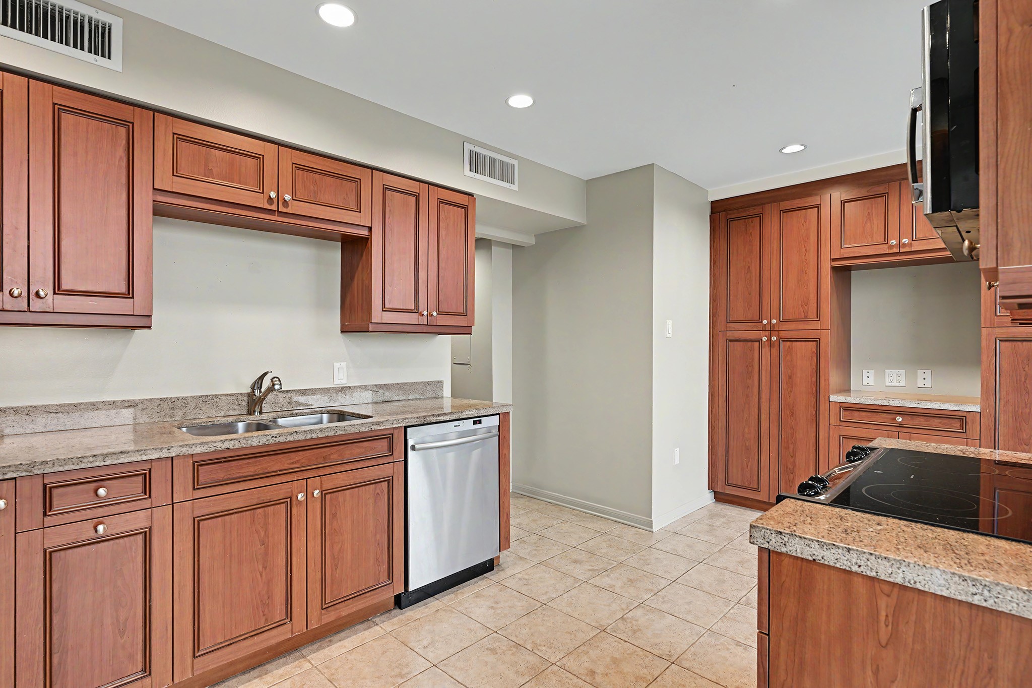2200 Willowick Road 14d Property Photo 9
