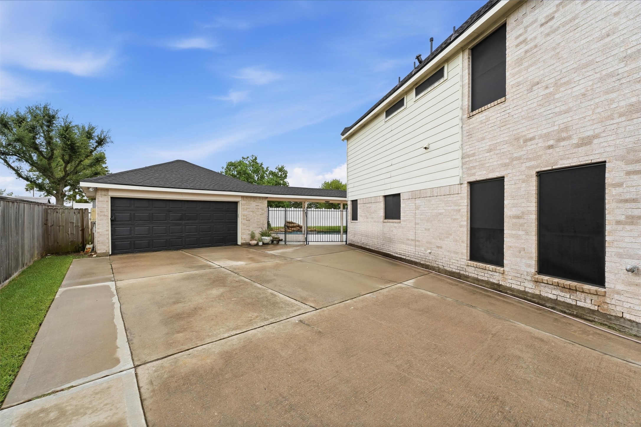 2502 Salt Grass Trail Property Photo 3