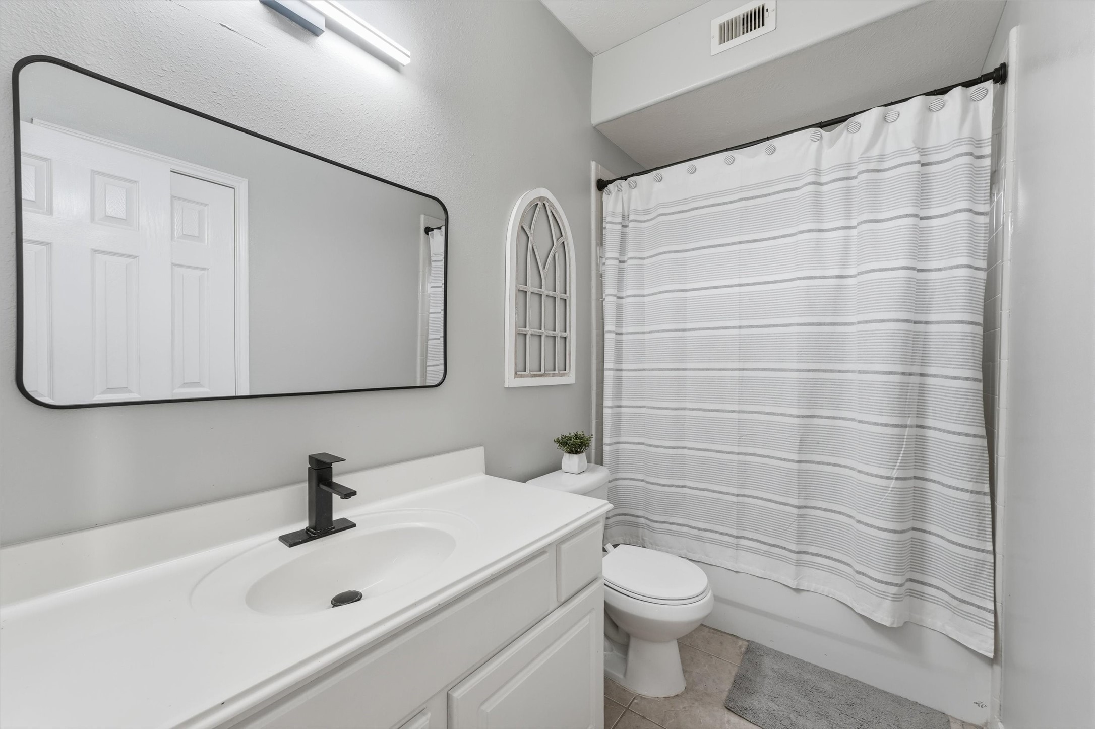 2502 Salt Grass Trail Property Photo 7
