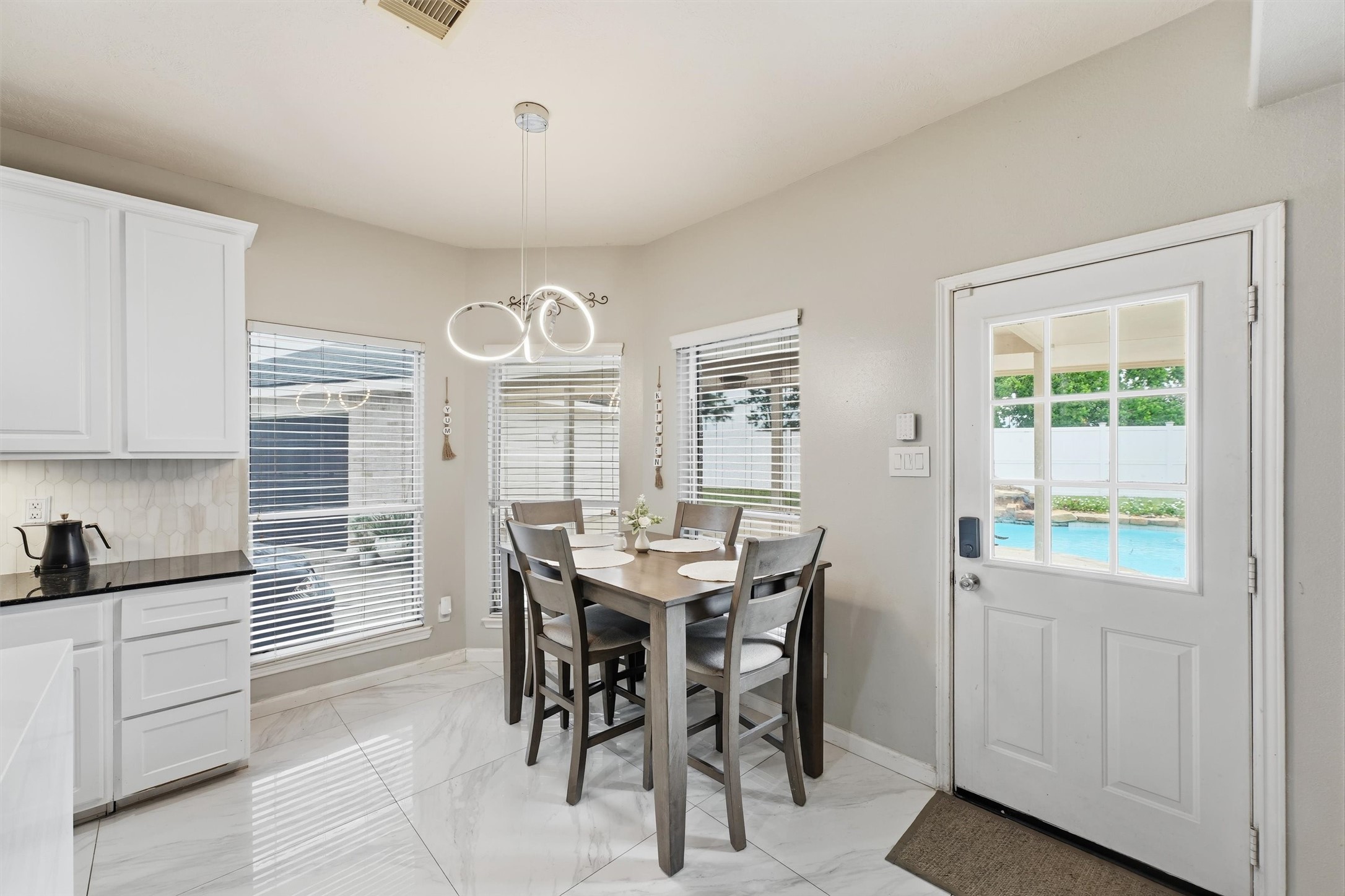 2502 Salt Grass Trail Property Photo 11