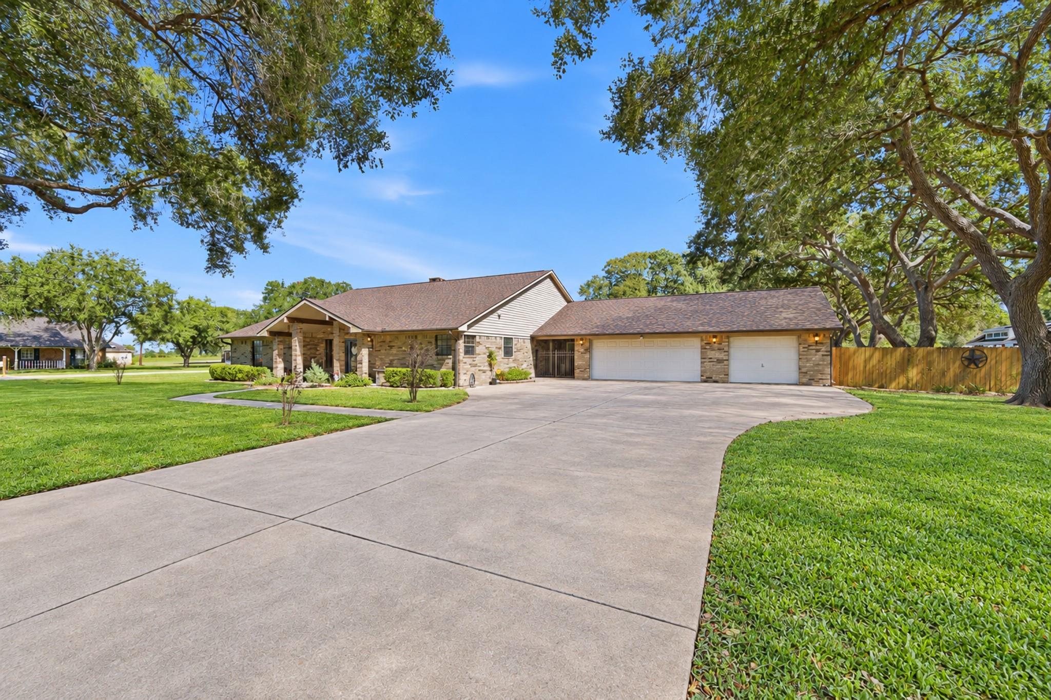 2012 Wilson Road, El Campo Tx 77437 Property Photo 1