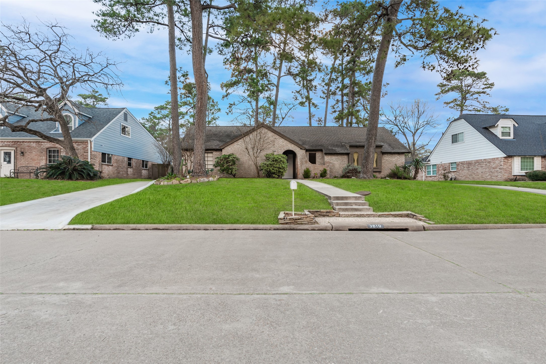 3810 Glenheather Drive Property Photo 2