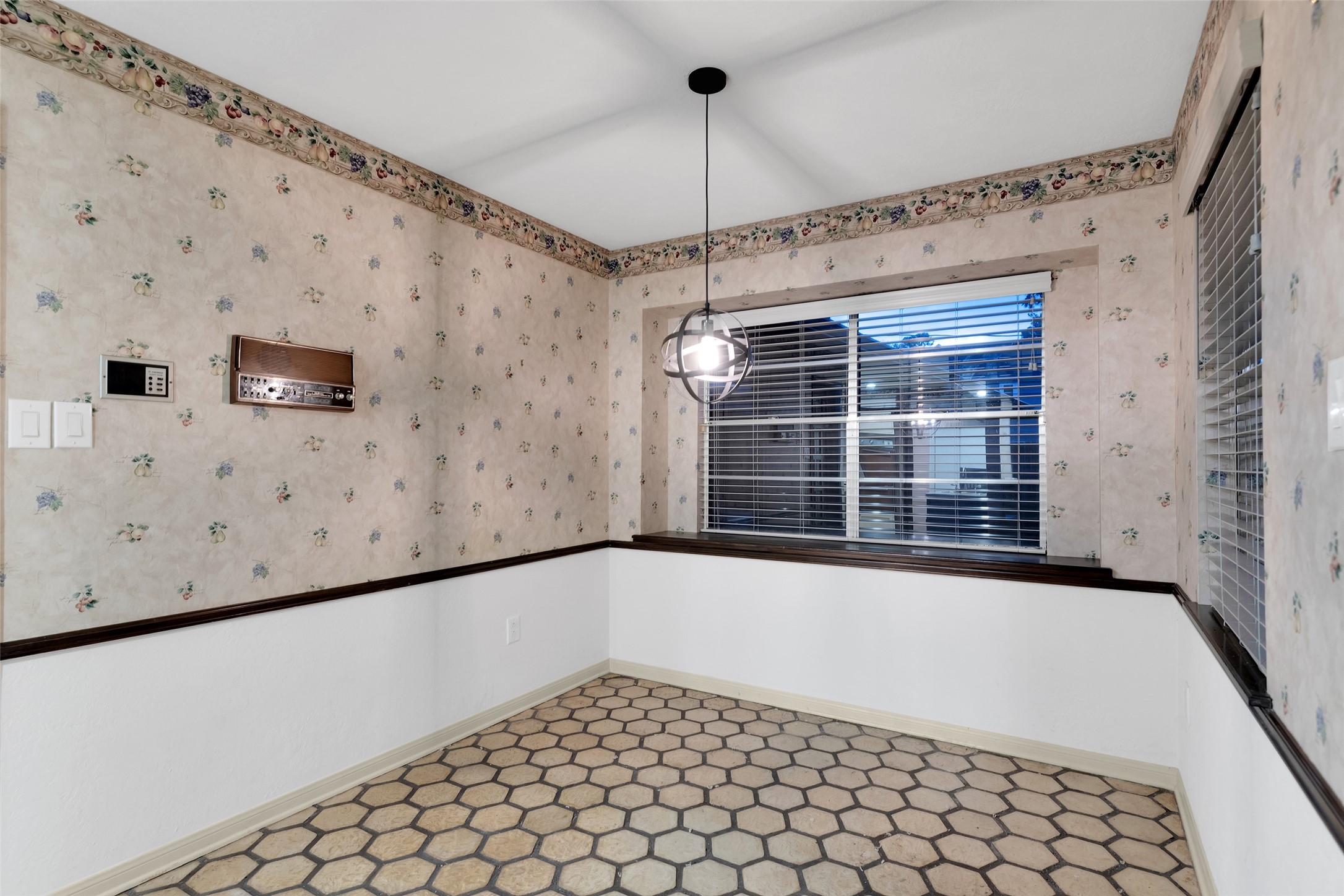 3810 Glenheather Drive Property Photo 7