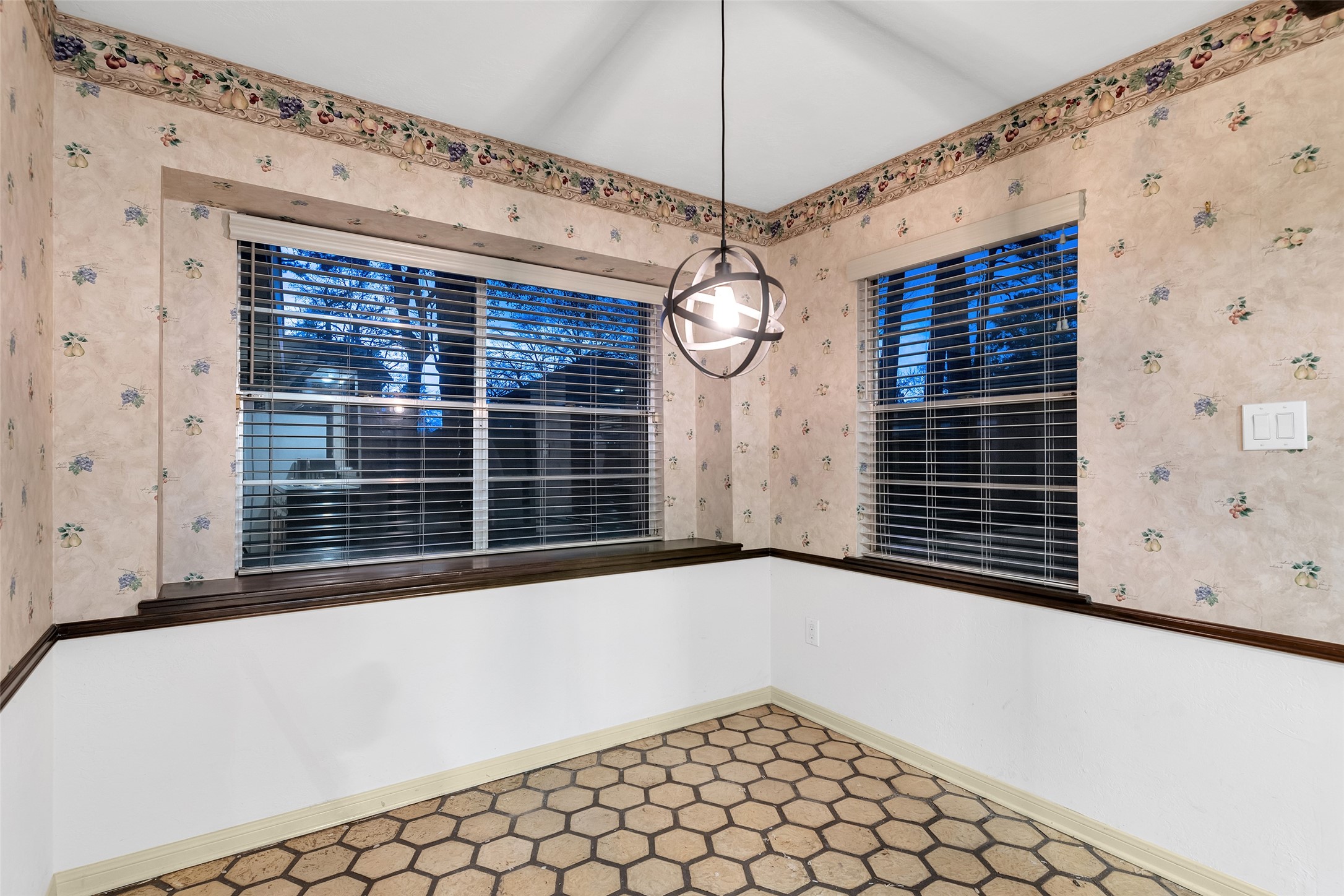 3810 Glenheather Drive Property Photo 9