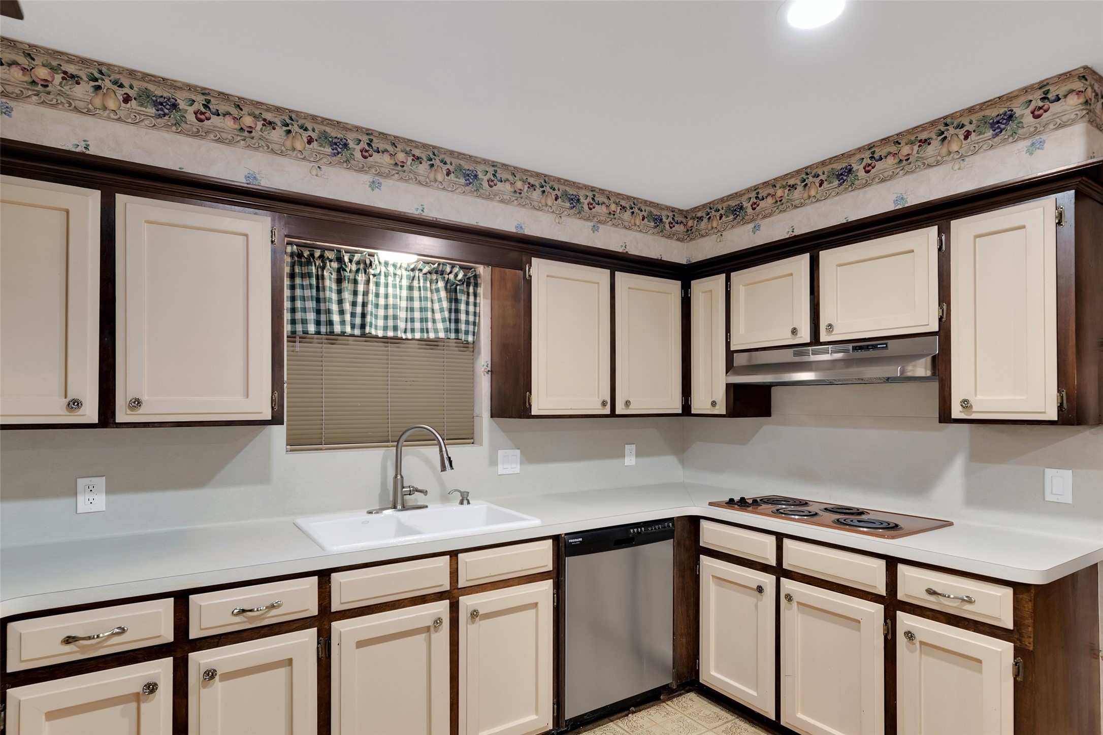 3810 Glenheather Drive Property Photo 17