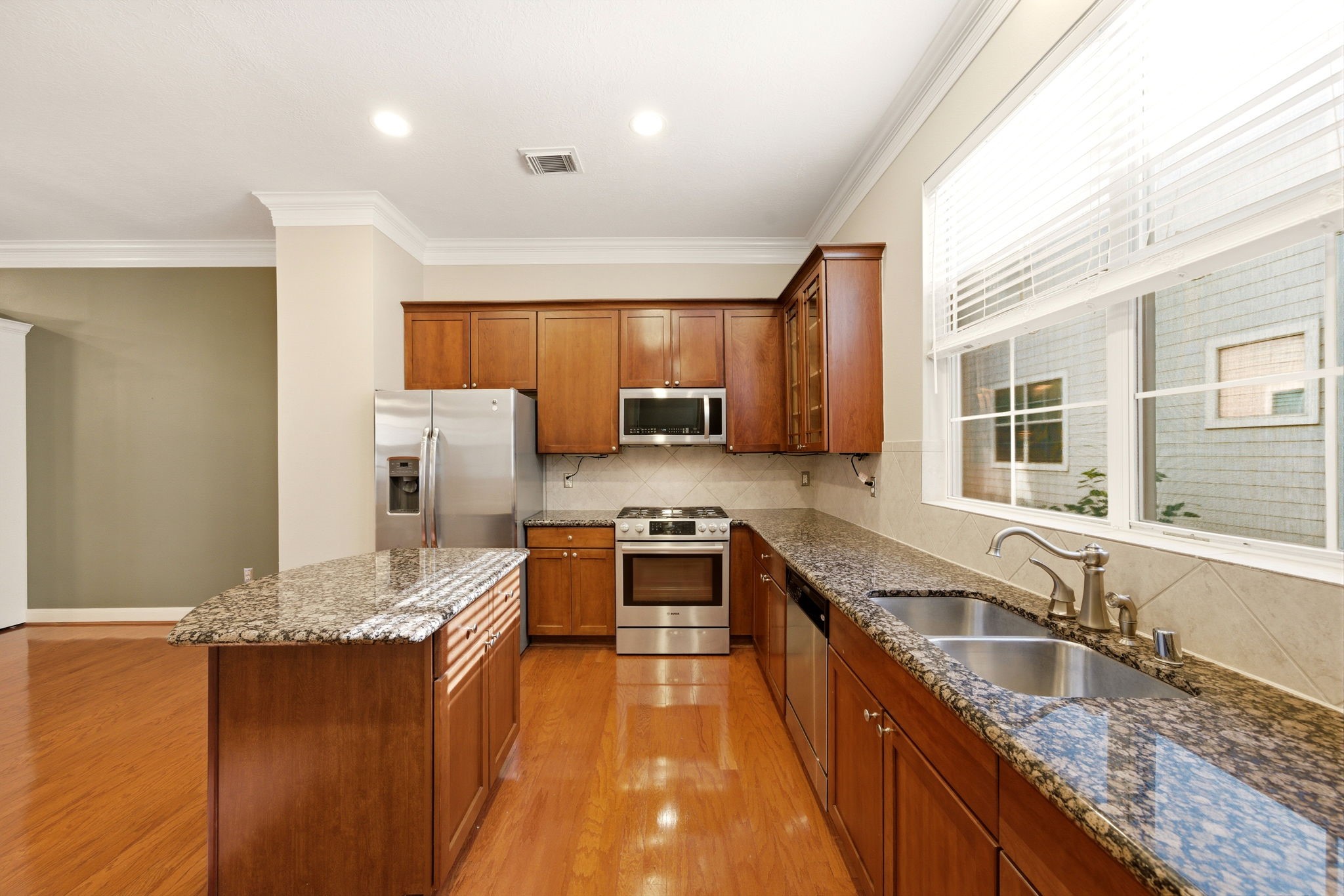 1240 Prince Street Property Photo 5