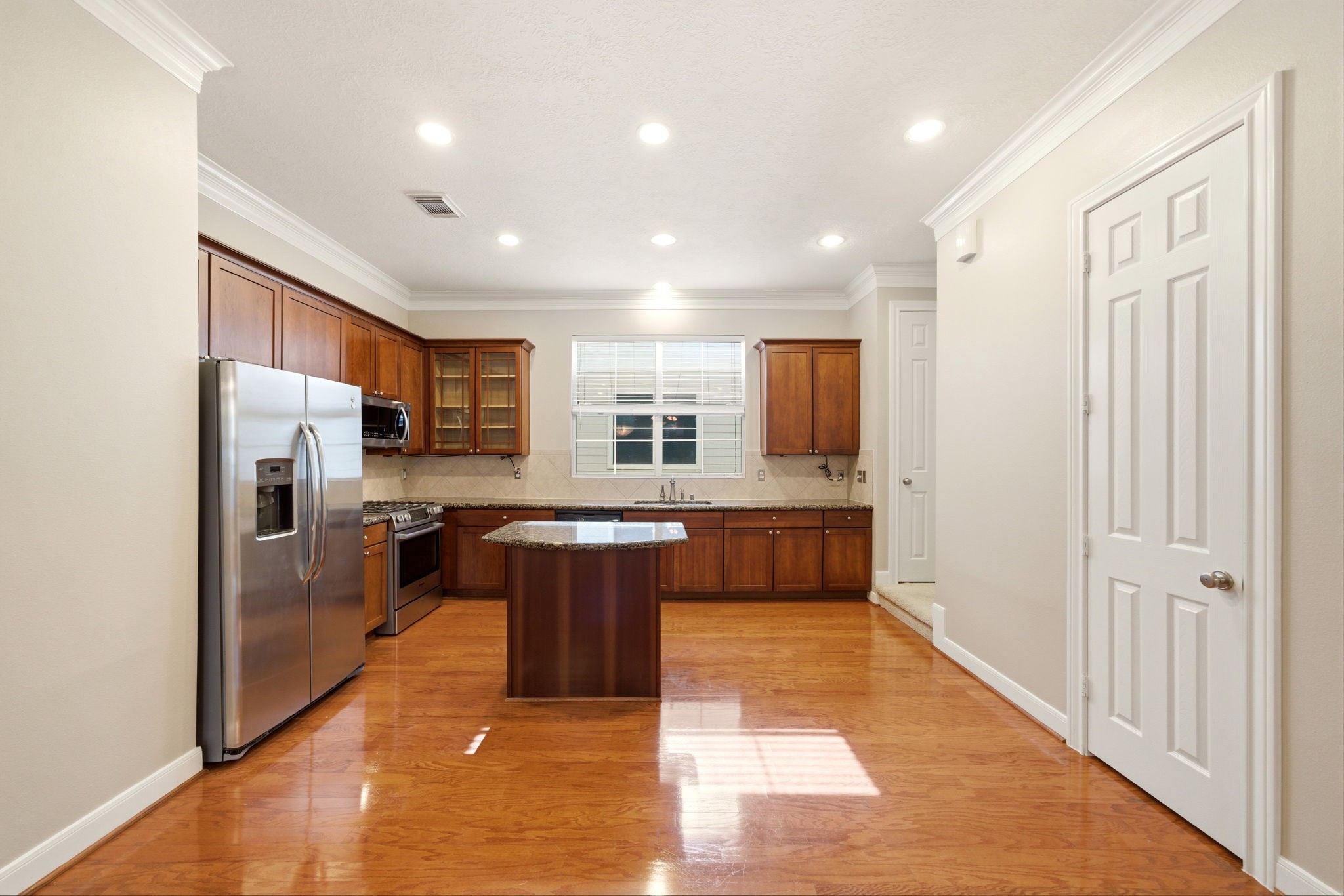 1240 Prince Street Property Photo 7