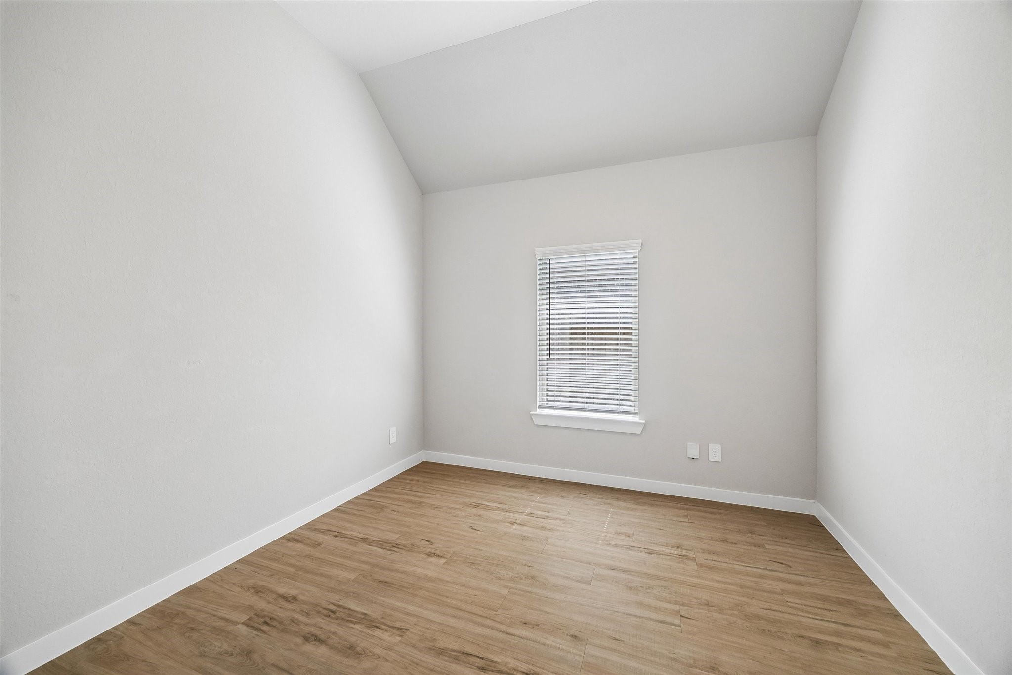 21759 Thicket Point Lane Property Photo 6