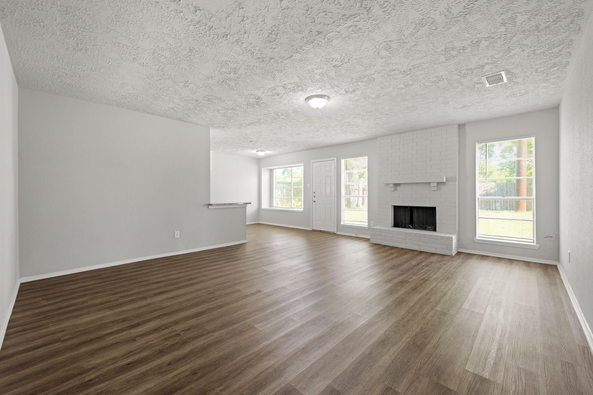 6450 Bazel Brook Drive, Houston Tx 77489 Property Photo 3
