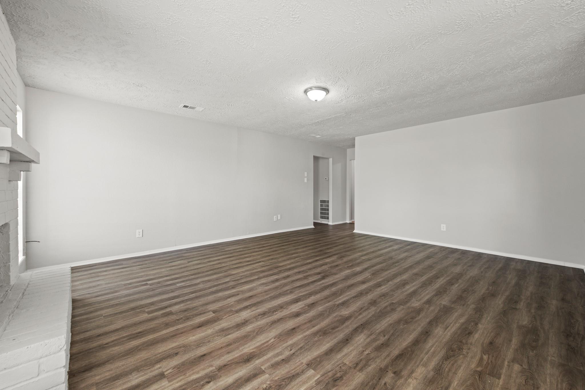 6450 Bazel Brook Drive, Houston Tx 77489 Property Photo 4