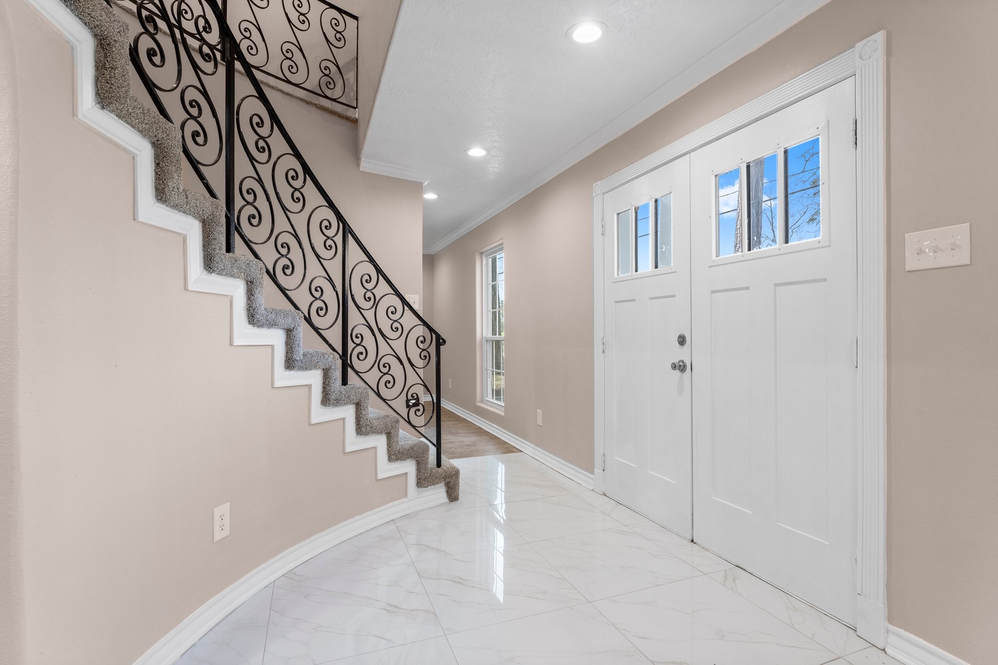420 E Lake Drive Property Photo 3