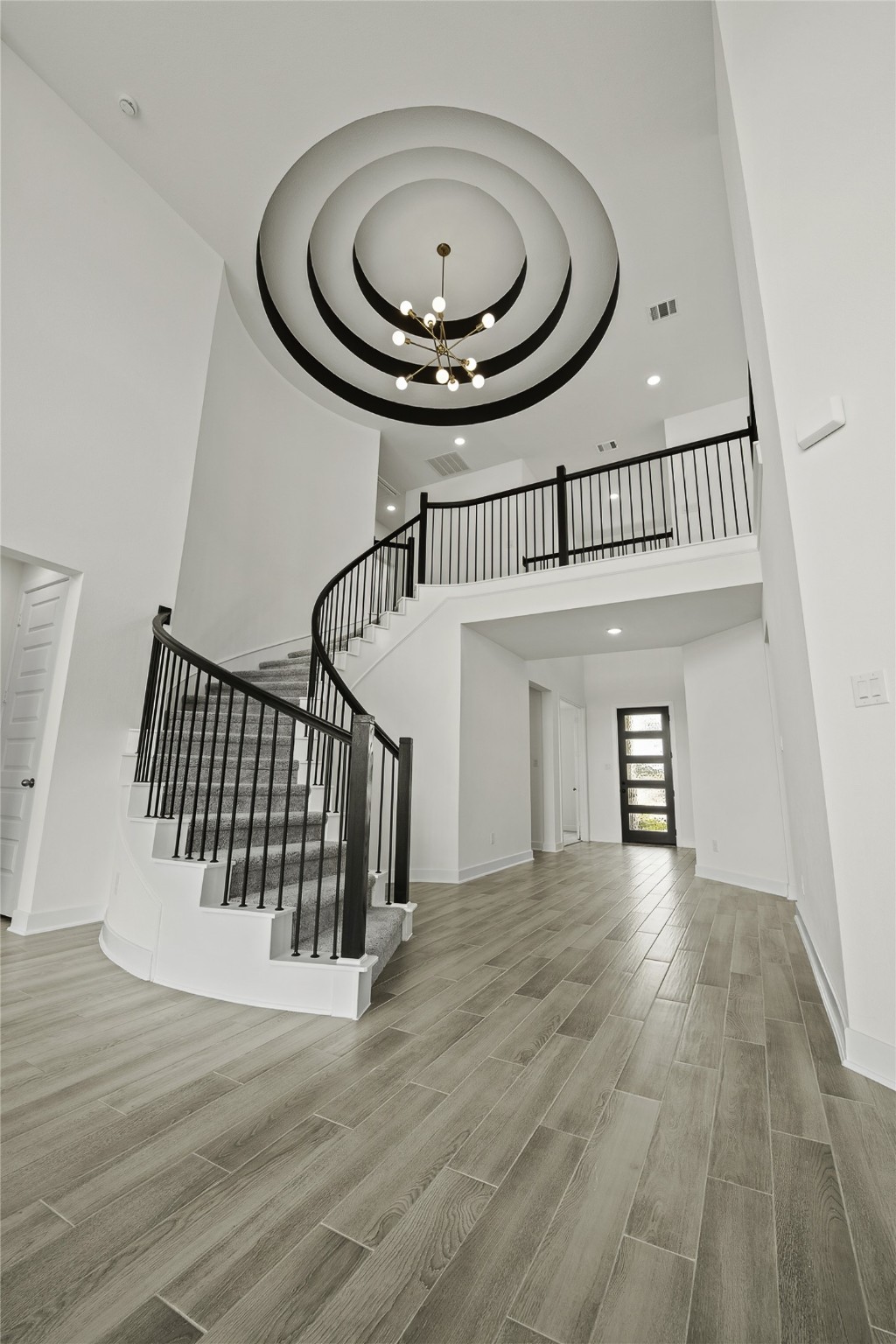 15667 Broadway Bend Drive Property Photo 2