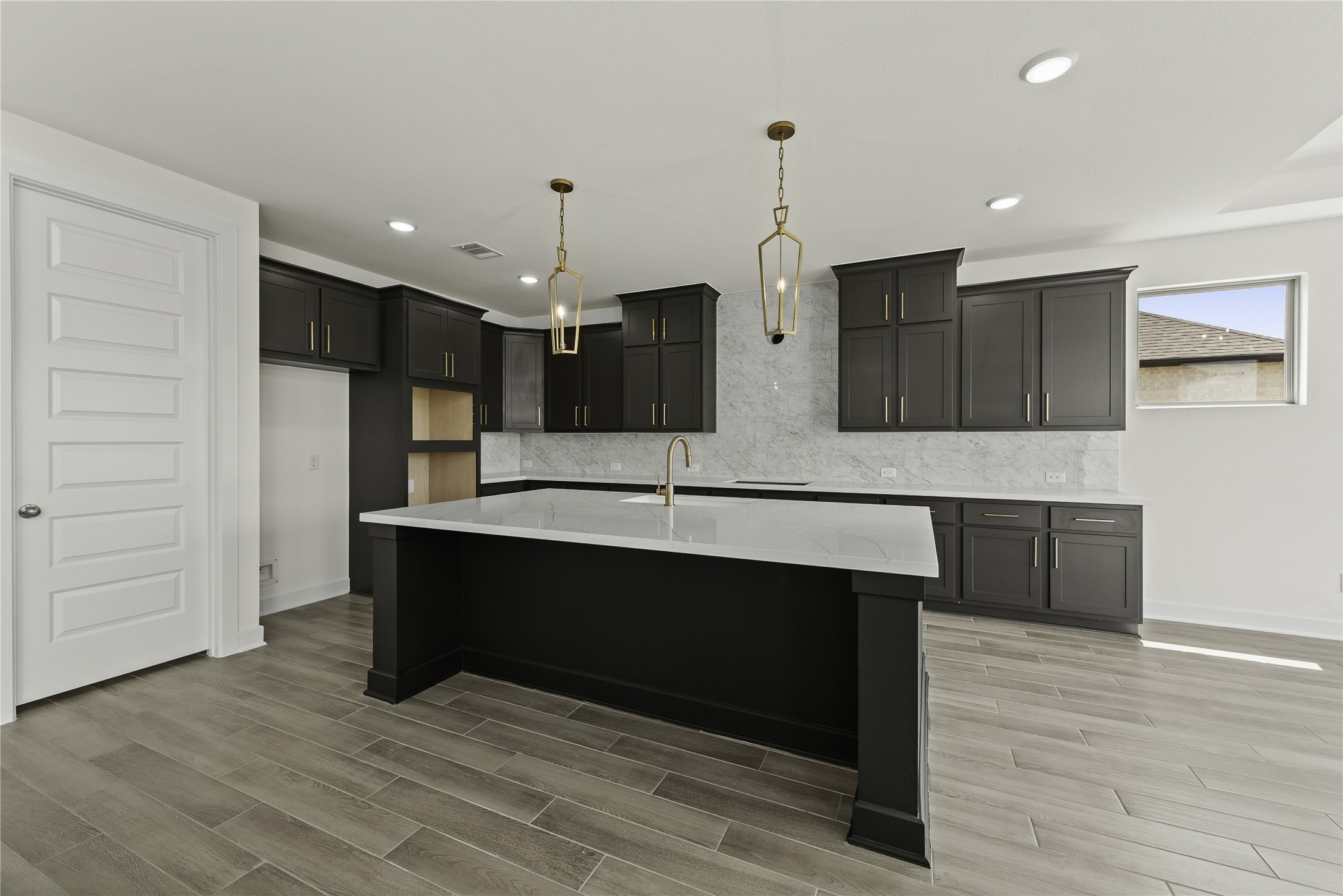 15667 Broadway Bend Drive Property Photo 3