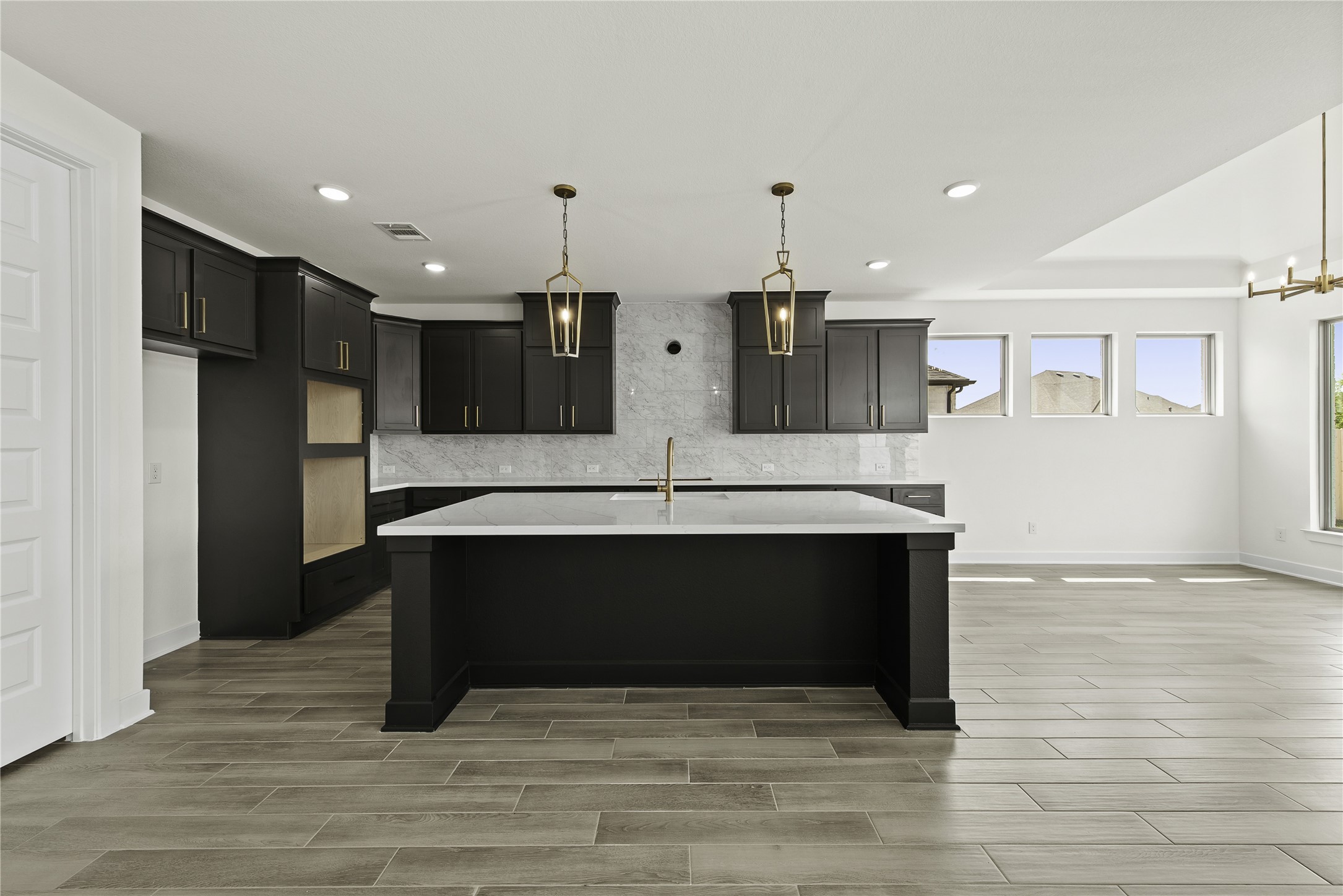 15667 Broadway Bend Drive Property Photo 6