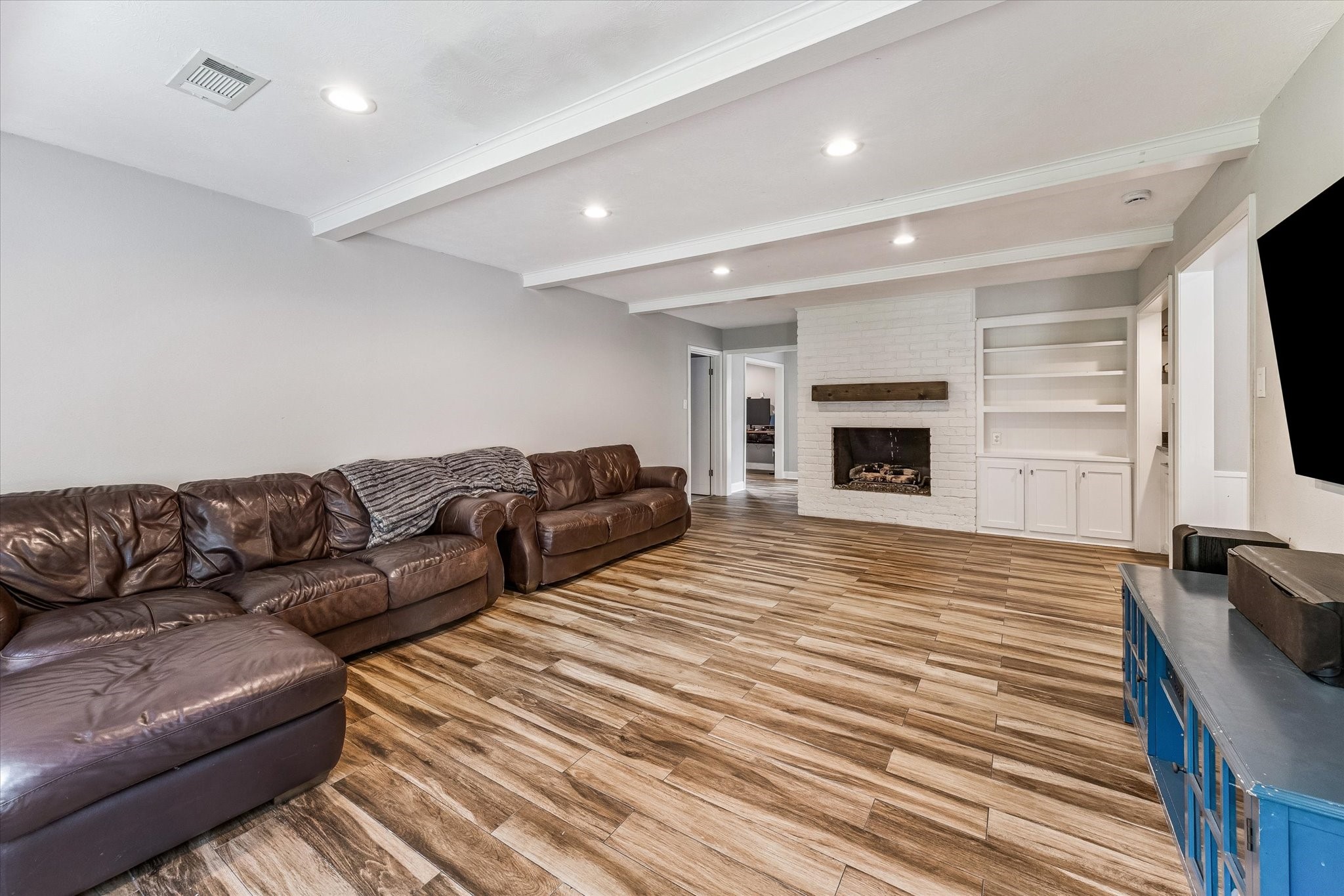 5210 Three Oaks Circle Property Photo 6