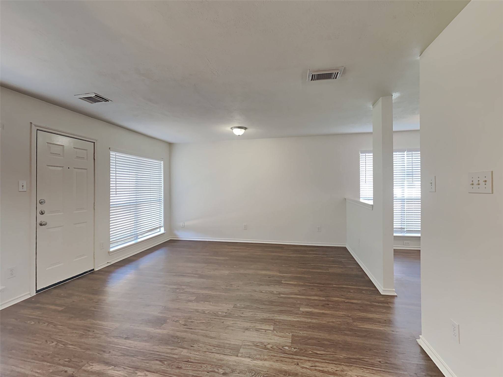 1103 Lochmoor Lane Property Photo 3