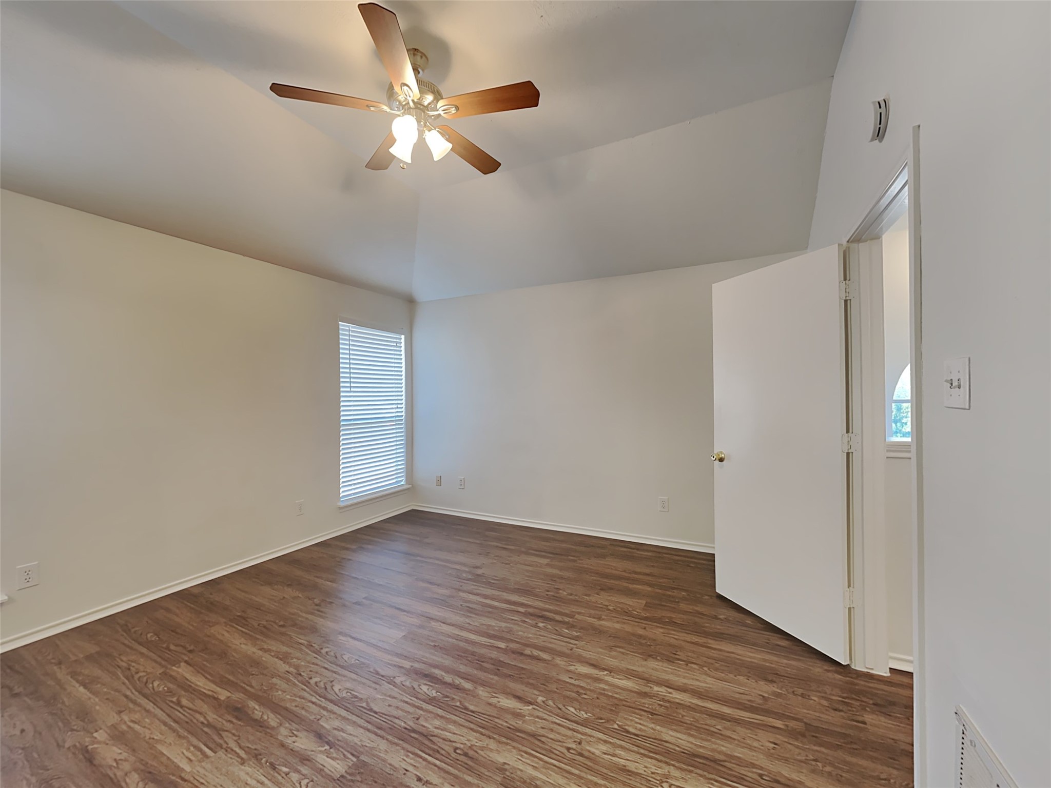 1103 Lochmoor Lane Property Photo 10