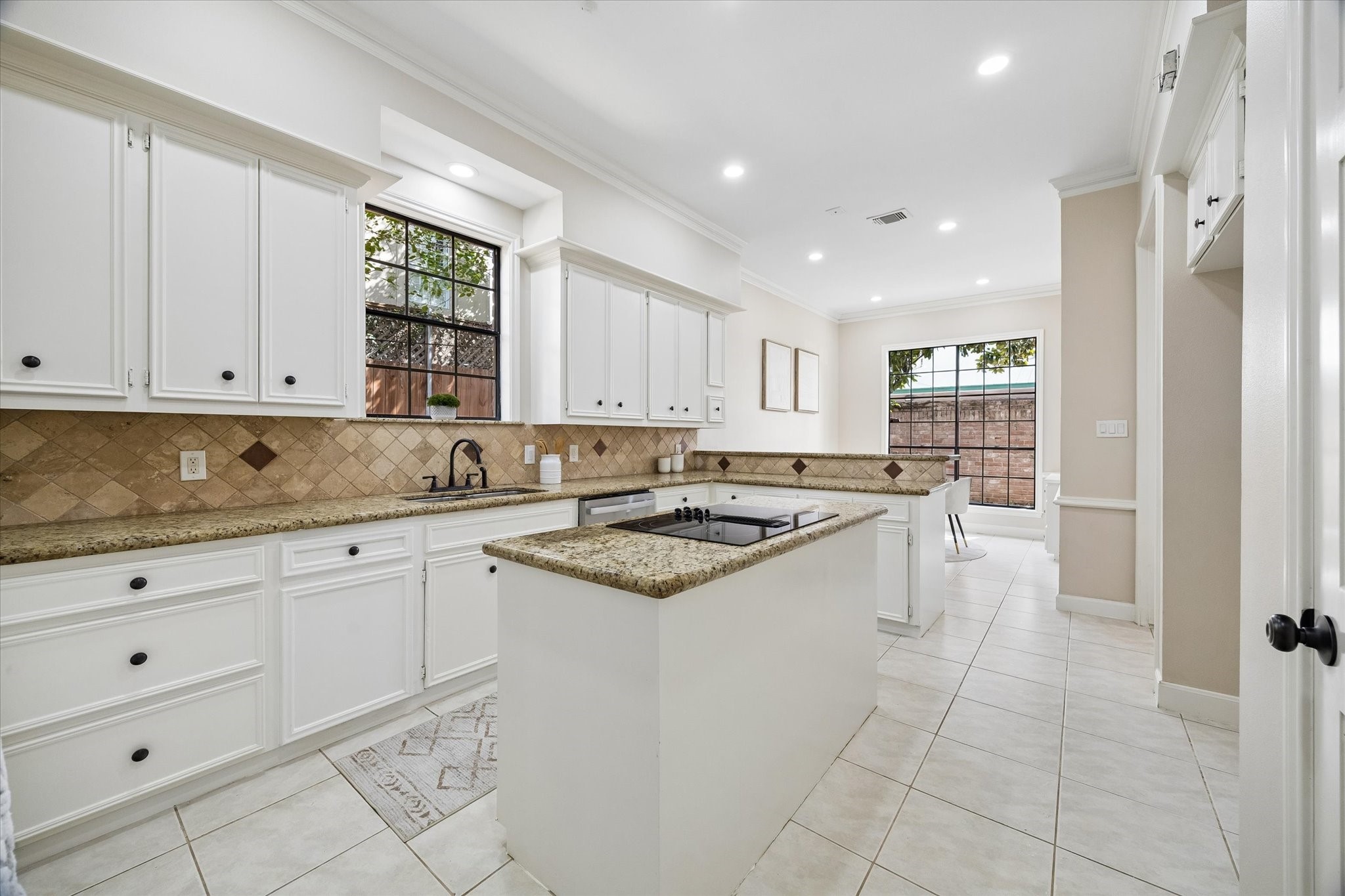 1727 Nantucket Drive Property Photo 8