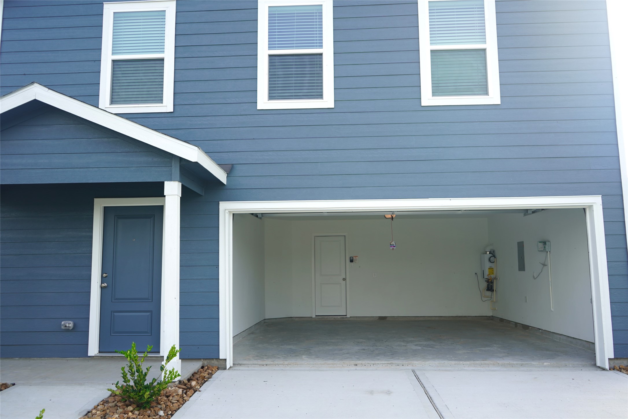 7614 Barcelona Springs Property Photo 2