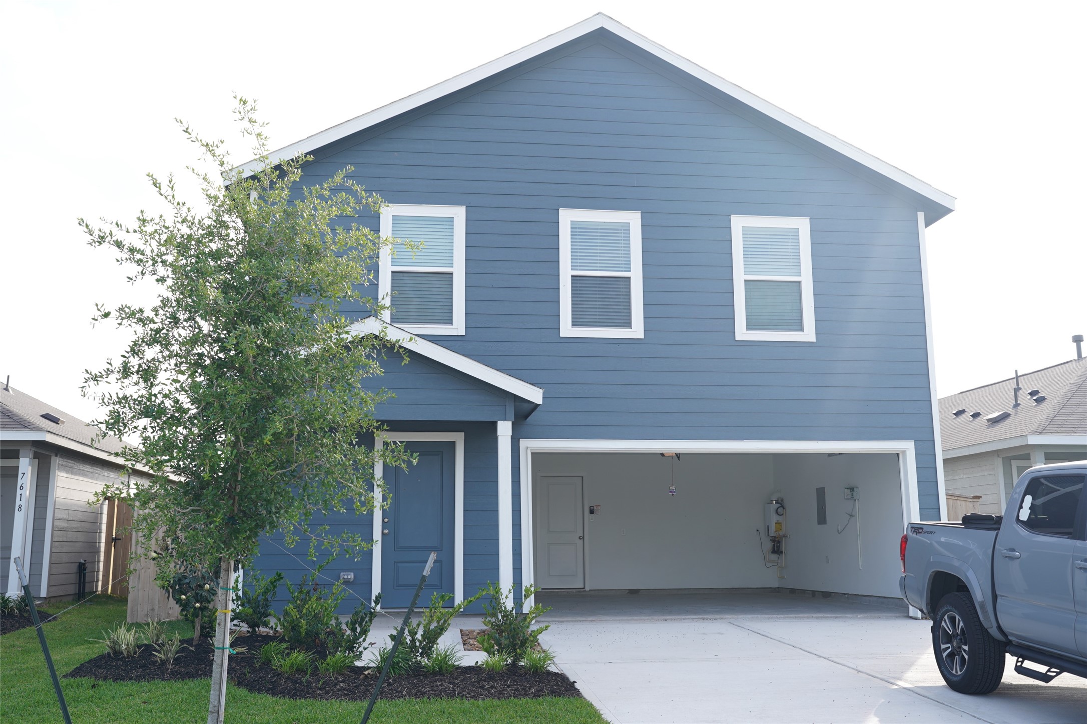 7614 Barcelona Springs Property Photo 4