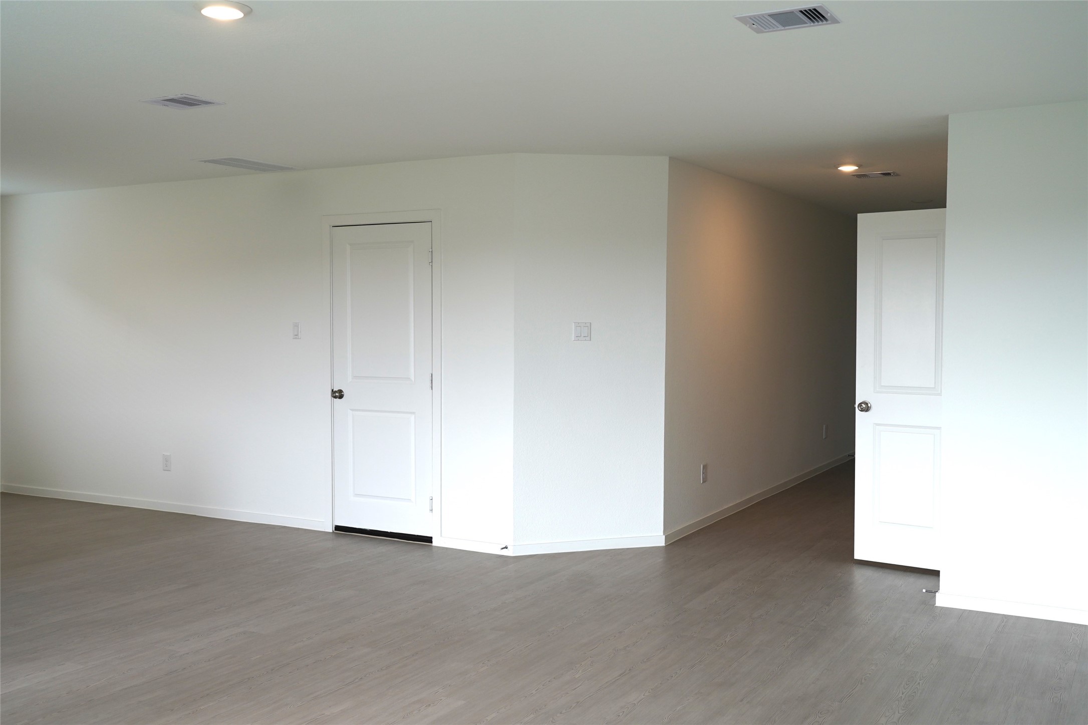 7614 Barcelona Springs Property Photo 9