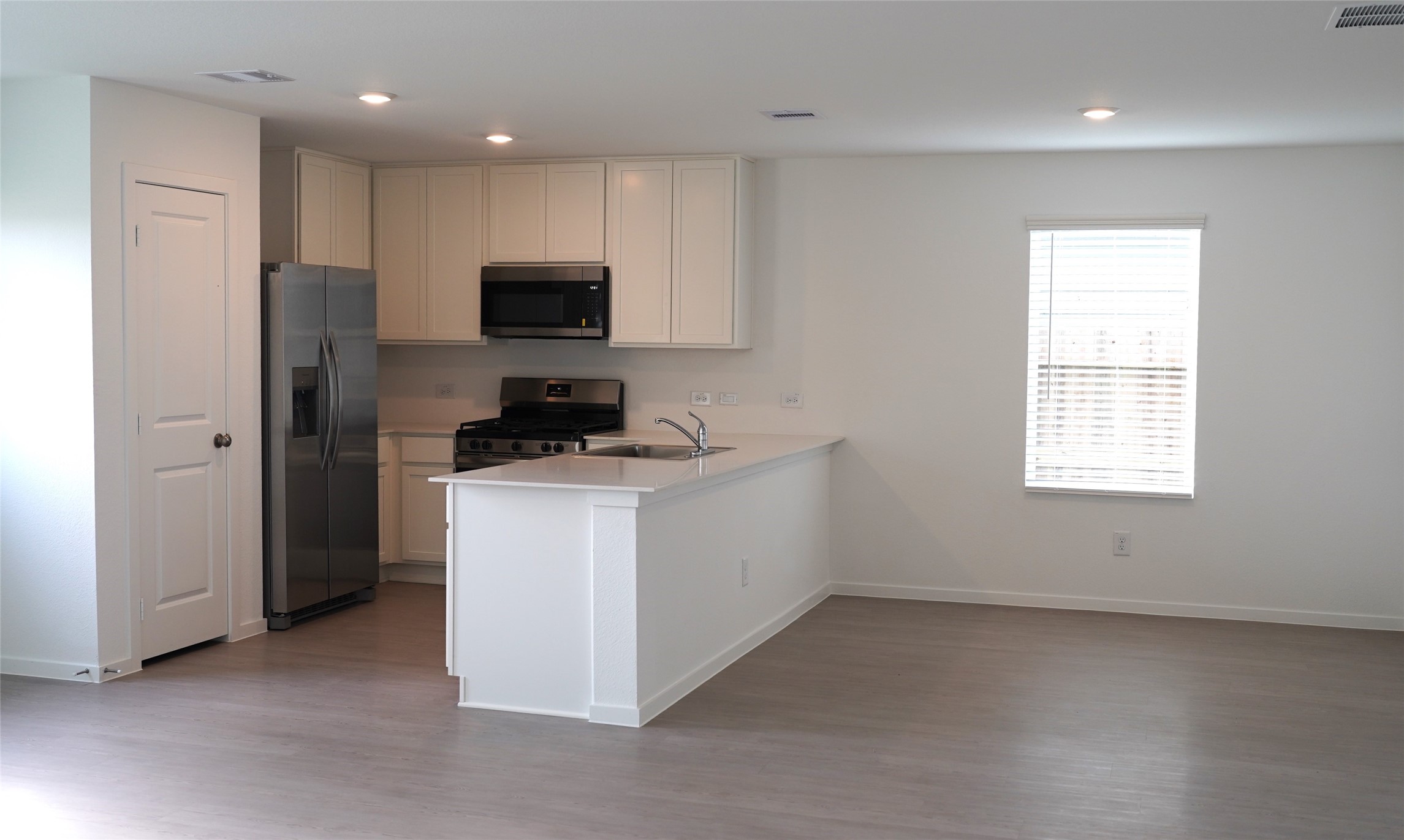 7614 Barcelona Springs Property Photo 10