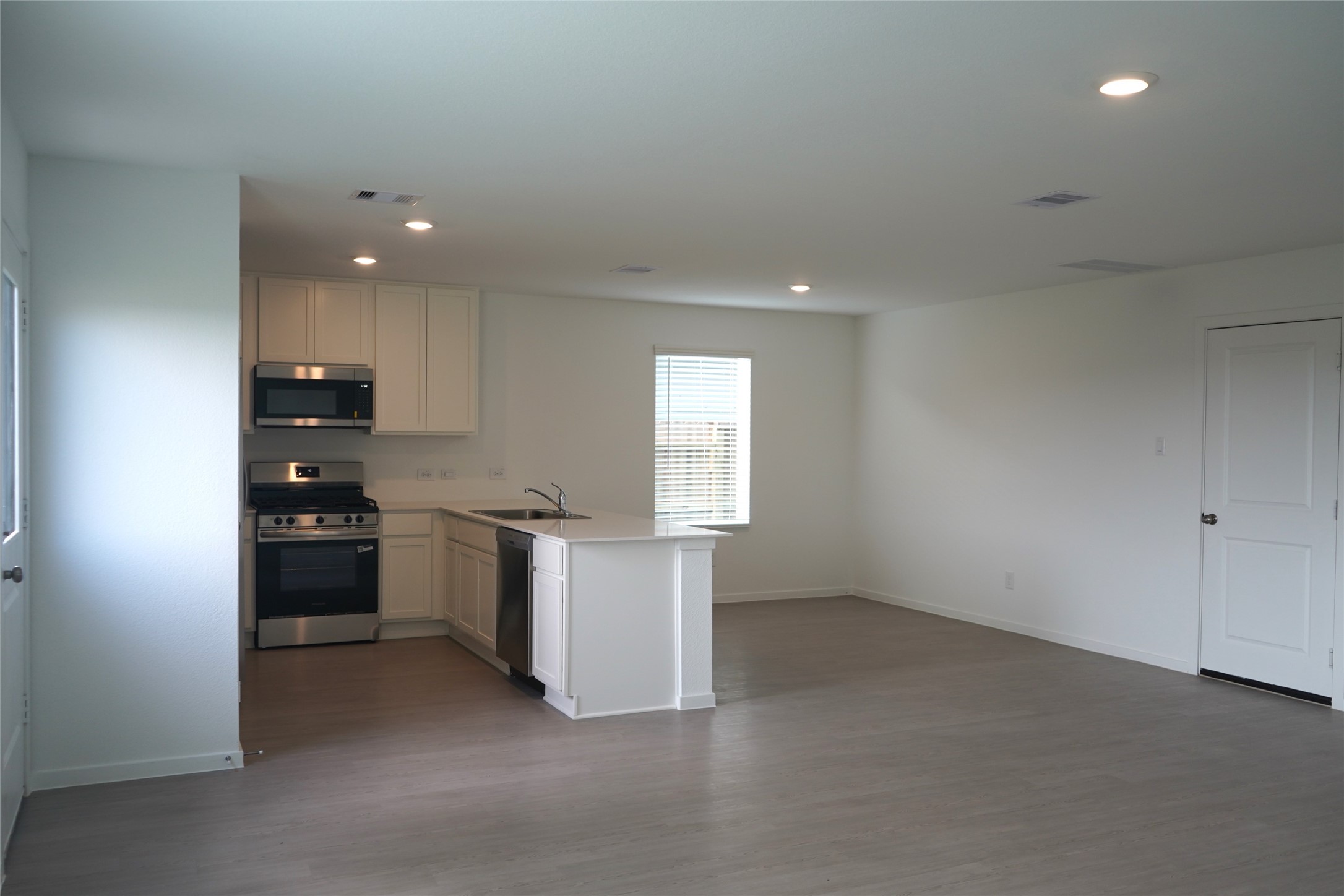 7614 Barcelona Springs Property Photo 11