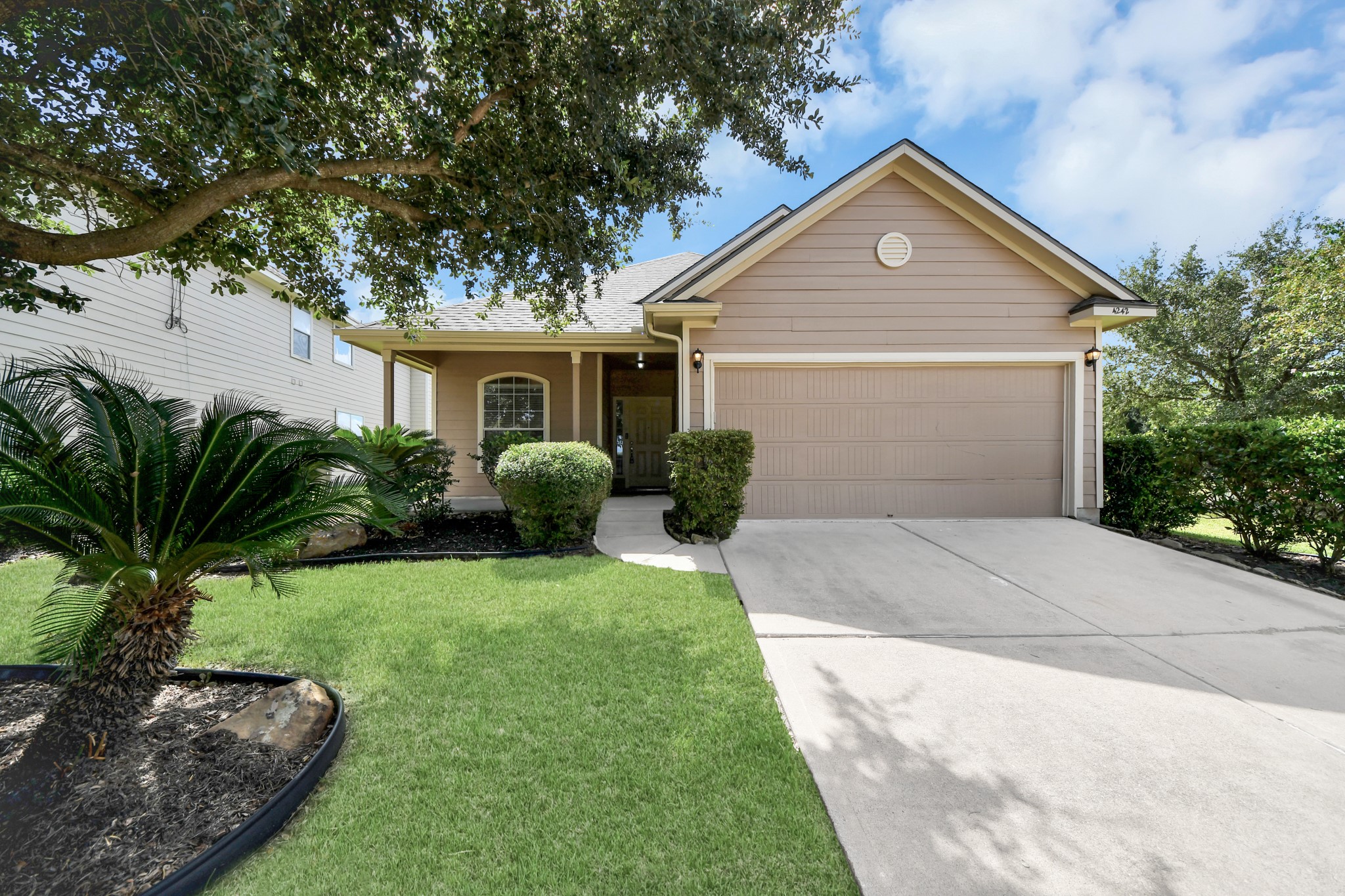 4242 Vineyard Meadow Lane Property Photo 3
