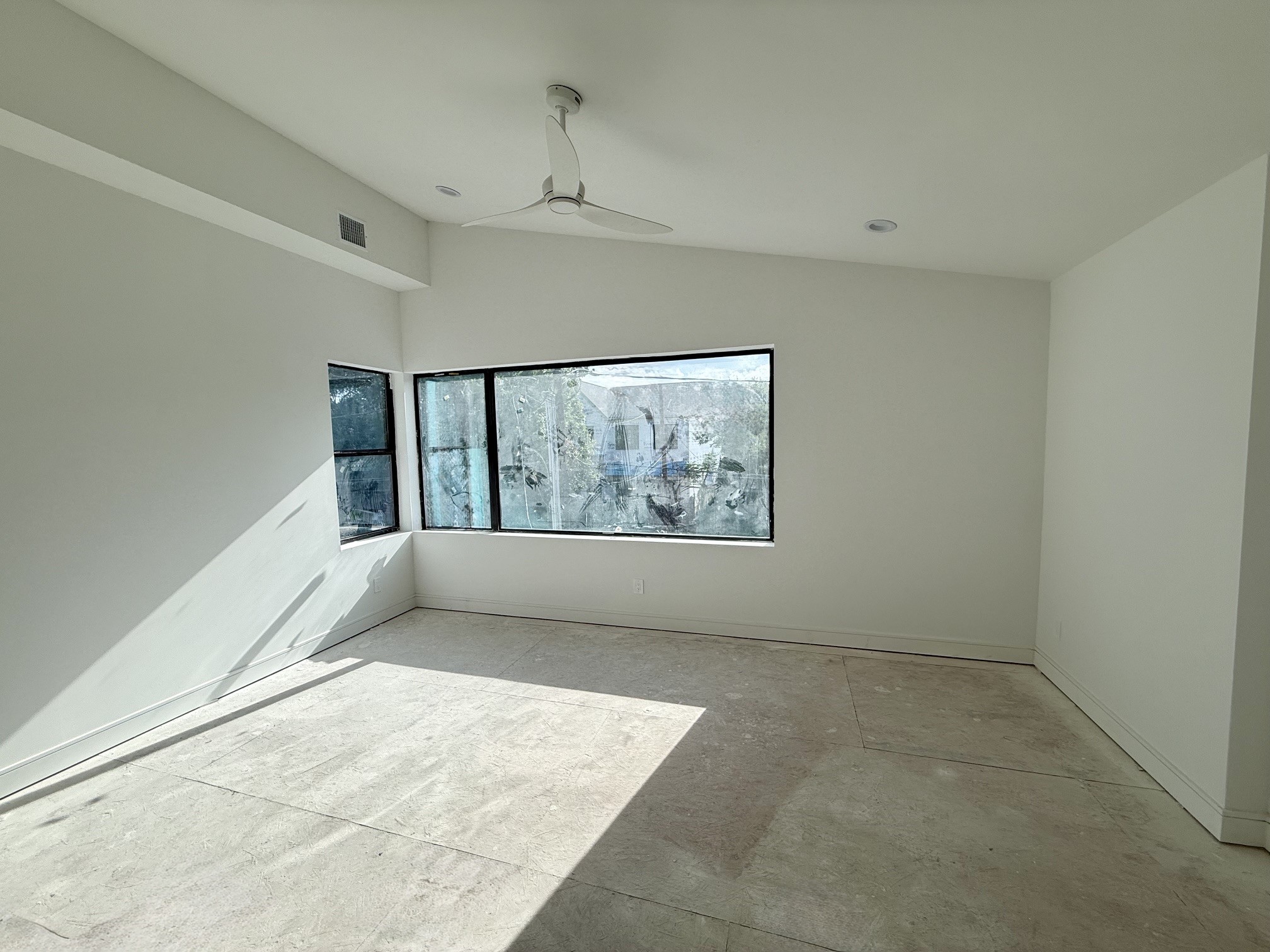2412 Elmen Street Property Photo 6